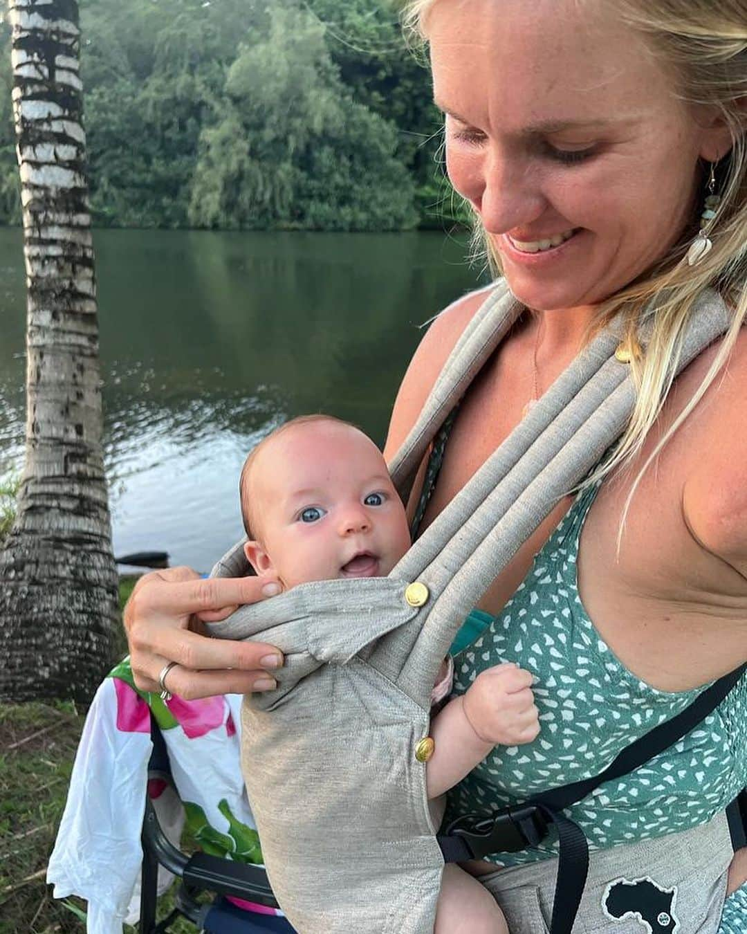 Bethany Hamiltonのインスタグラム：「So grateful to be her Mama! Alaya has been a ray of sunshine lately! She’s so sweet, physically strong and fairly easy going! She get a lot of attention from her big brothers and she loves them with her smiles!  Sweet moment captured by my Dad♥️」