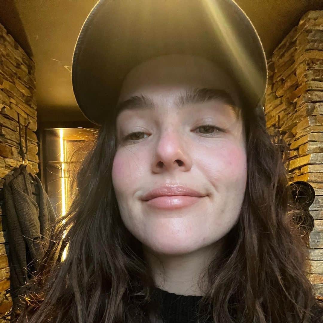 ゾーイ・ドゥイッチのインスタグラム：「no worries if not」