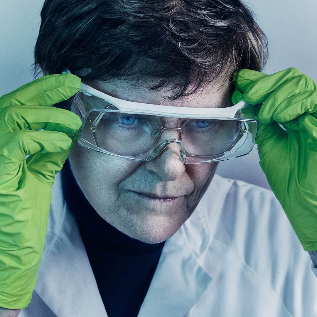 TIME Magazineのインスタグラム：「Katalin Kariko and Dr. Drew Weissman were awarded the Nobel Prize in Physiology and Medicine for their work in tweaking the genetic material mRNA to make it more amenable to working in vaccines.   Their discovery led to the first approved mRNA vaccines, targeting the COVID-19 virus, in 2020. And that success is seeding mRNA-based strategies across a number of different conditions, including other infectious diseases as well as cancer.  Kariko’s husband answered the call from Stockholm early in the morning on Oct. 2 at their home in a Philadelphia suburb. She told @nobelprize_org that she initially thought “somebody was just joking.” While she said the conversation involved detailed scientific information that would have been hard to fake, “you never know in these days,” she said.  At the link in bio, learn about the pair's unlikely collaboration that began in an unlikely place.  Photographs by @mattiabalsamini for TIME」