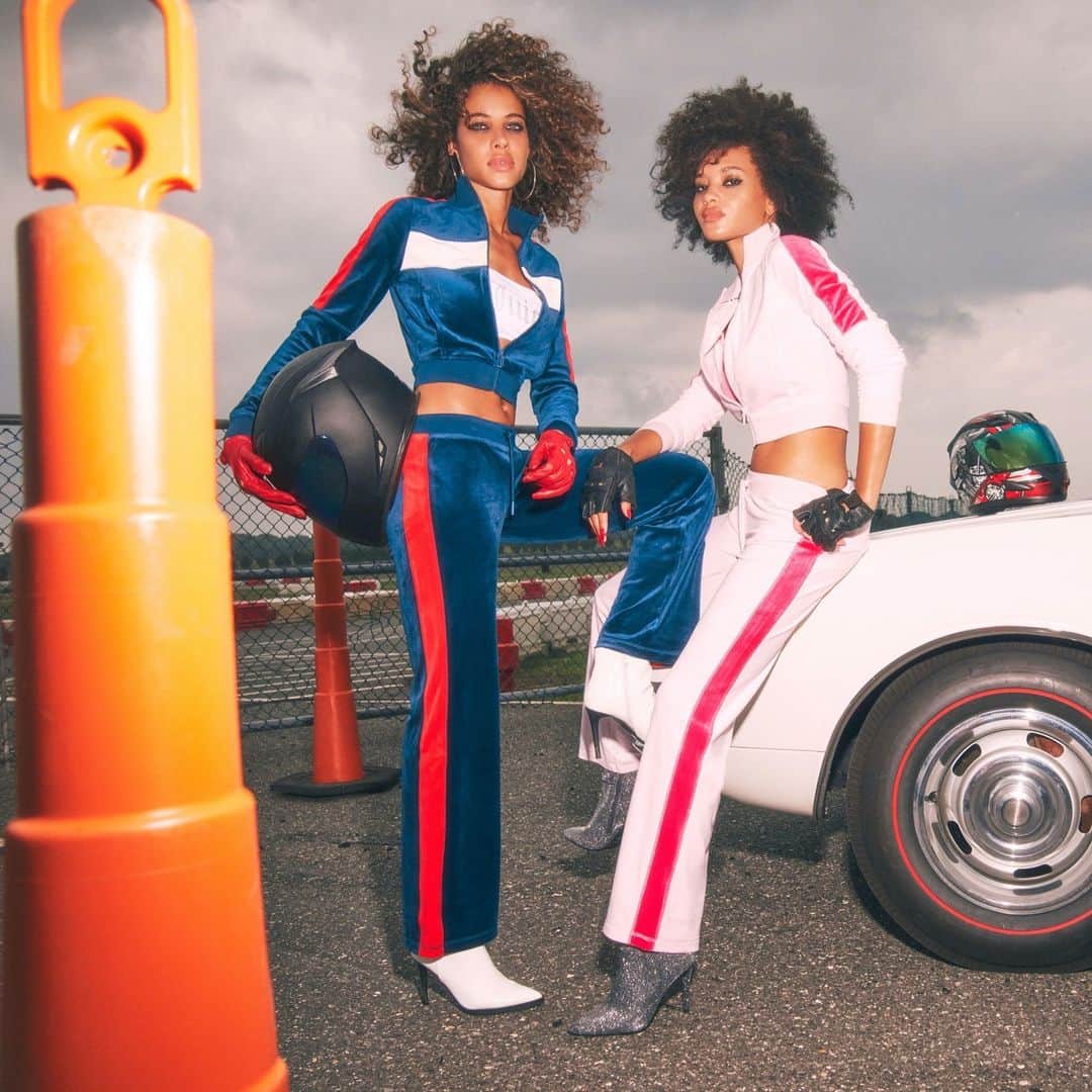 ジューシークチュールのインスタグラム：「Double trouble 💙💗 #JuicyCouture」