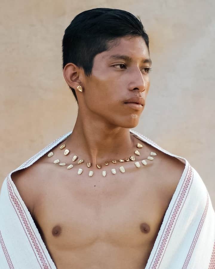 Vogue Beautyのインスタグラム：「@photovogue's 'Pic of the Day' is a celebration of the power of photography to capture moments of beauty, raw emotion, and human connection. Here, photographer Xavier Revuelta delivers a piece entitled "Centeotl," inspired by the Aztec god of Maize. Tap the link in our bio to see more. Photographed by @xavierevuelta」
