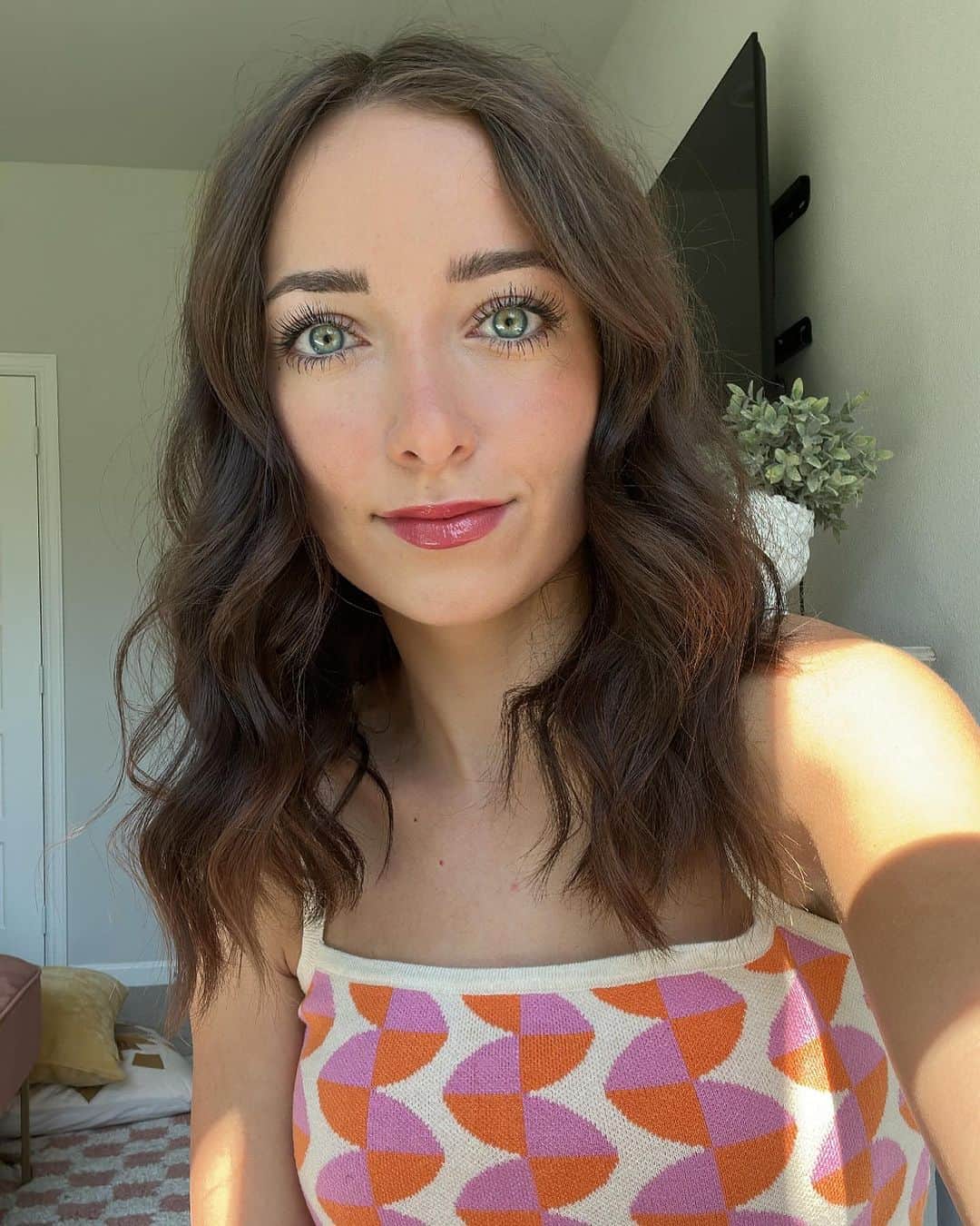 Brooklyn and Baileyのインスタグラム：「I swear my hair is growing an inch a day- it’s so weird finally growing it out after yearsssss of having short hair」