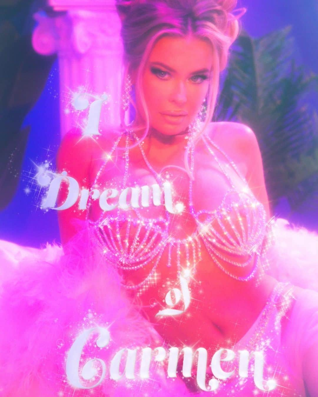 カルメン・エレクトラのインスタグラム：「do u dream of carmen? 💖 @galore 🍒  @Galore  Photography and creative direction: @JacobDeKat  Stylist: @Bianca_Agrusa  Make Up: @Manthony783  Hair: @RickyFraserHair  Manicure: @merricures  Location: @CherrySodaStudios」