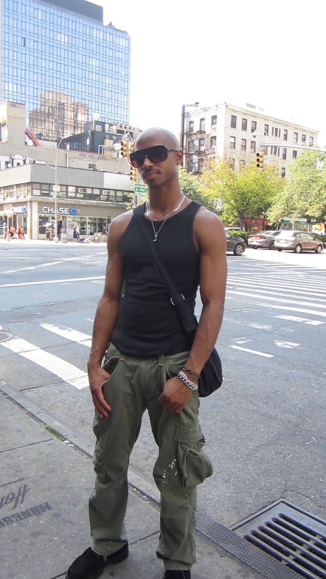 のインスタグラム：「When he pulls up wearing QUAY 😎」