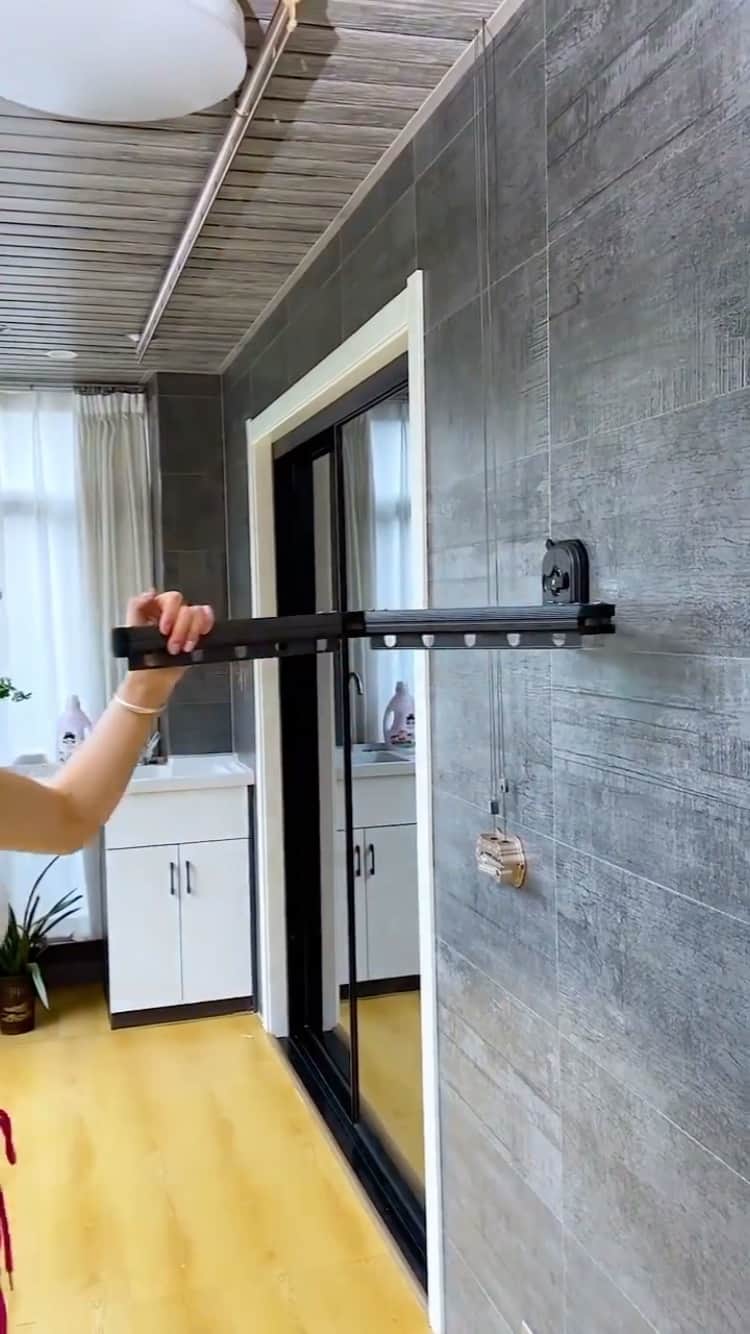 のインスタグラム：「Order Link in bio 🛒 Retractable Drying Hanger Suction Cups Wall Mounted Free Shipping Worldwide 🌍  #home #homedecor #homesweethome  #reel #reels #reelsinstagram #interiordesign #photooftheday  #explore #explorepage #exploremore #explorepage✨ #reelsvideo #viralreels #reelsinstagram #reelsinsta #reelsviral #reelsvideo #reelslovers #trendingreels #trendingreel #homeideas #homestyle #homedesign #home #interiordesign」