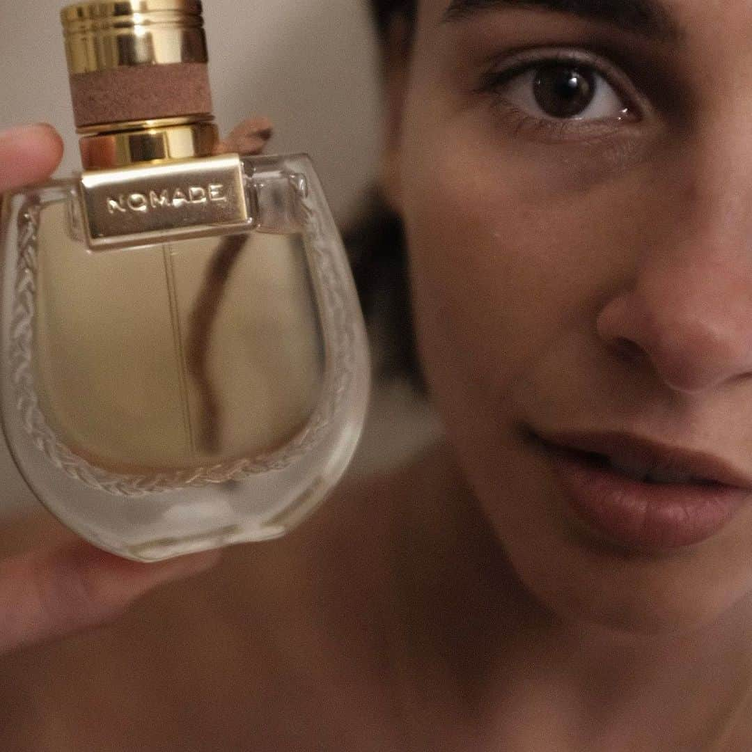 ナオミ・スコットさんのインスタグラム写真 - (ナオミ・スコットInstagram)「Chloé Nomade, the opportunity to discover life everywhere. @chloe」10月3日 4時47分 - naomigscott