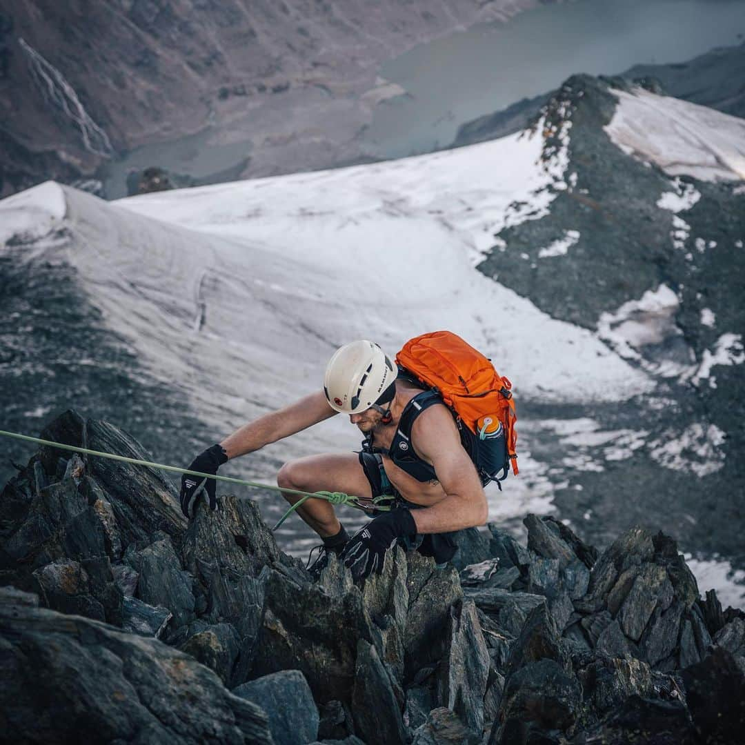 アンドレ・シュールレのインスタグラム：「Back in the mountains end of the week! Next summit of the alps is waiting for us 🙏🙏❄️🔥   📸 @maximiliangierl」