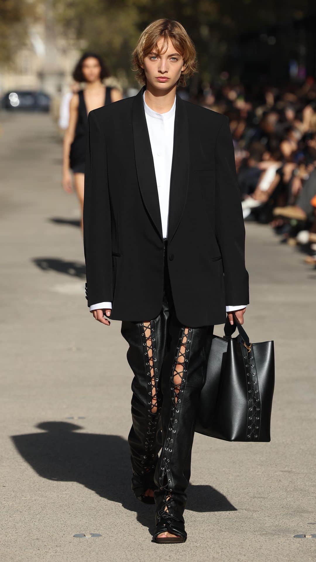 Fashion Weekのインスタグラム：「#StellaMcCartney presented a range of looks that riffed on the tuxedo. There were ruffled shirts, cummerbunds paired with jeans, and even a glittery damask three-piece suit. These appeared alongside bubble dresses and voluminous capes, crocheted jeans and dresses, and chic staples like tailored trenchcoats. Easy and eclectic.」