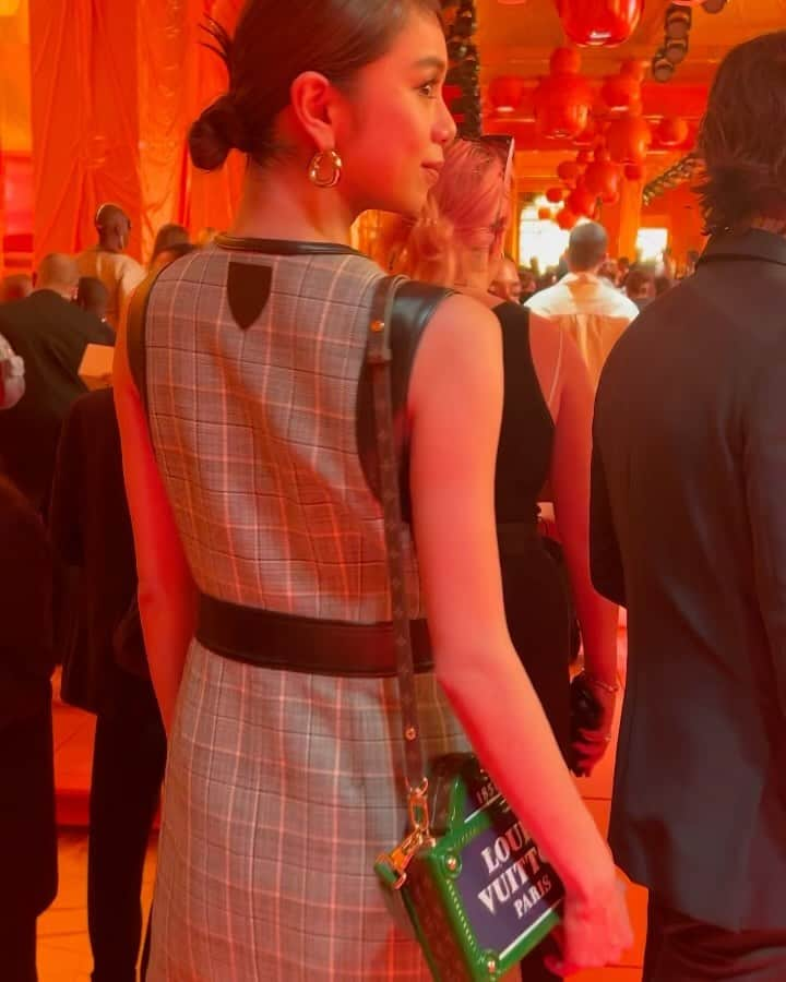 佐藤晴美のインスタグラム：「LouisVuitton SS24 ✨  Thank you for inviting 🇫🇷❤️    #louisvuitton #LVSS24　 #invitedbyLouisVuitton」