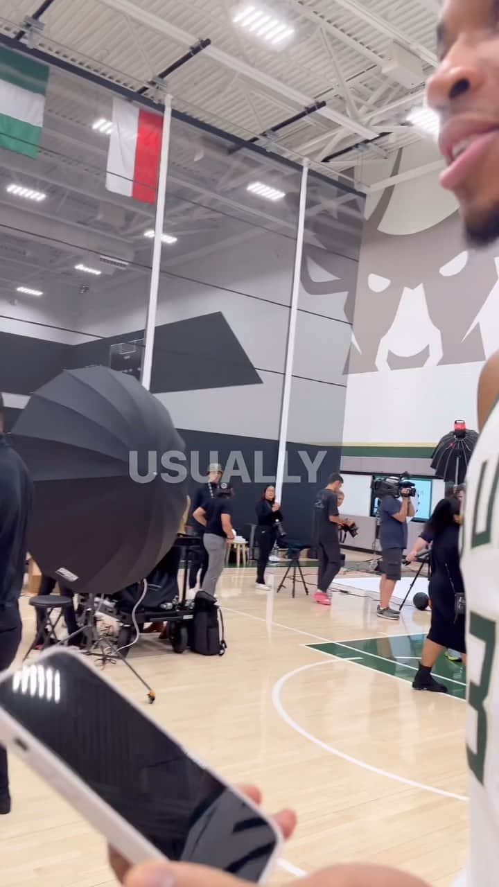 のインスタグラム：「“You manifest this, you know?” - @giannis_an34   From 2021 NBA All-Star teammates to Bucks teammates… It’s Dame Time for Giannis & Milwaukee. 🦌 #NBAMediaDay」