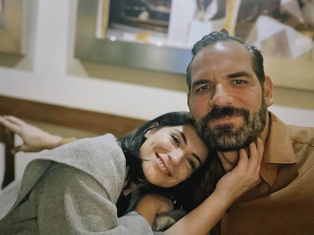 Ana Brenda Contrerasのインスタグラム：「Cora Gracias por tener mi corazón entero para poder hacer un musical con el corazón roto ❤️‍🩹 Gracias por partirte en mil por todos en nuestra familia , te admiro tanto Ya te extraño hopper @zaca75」
