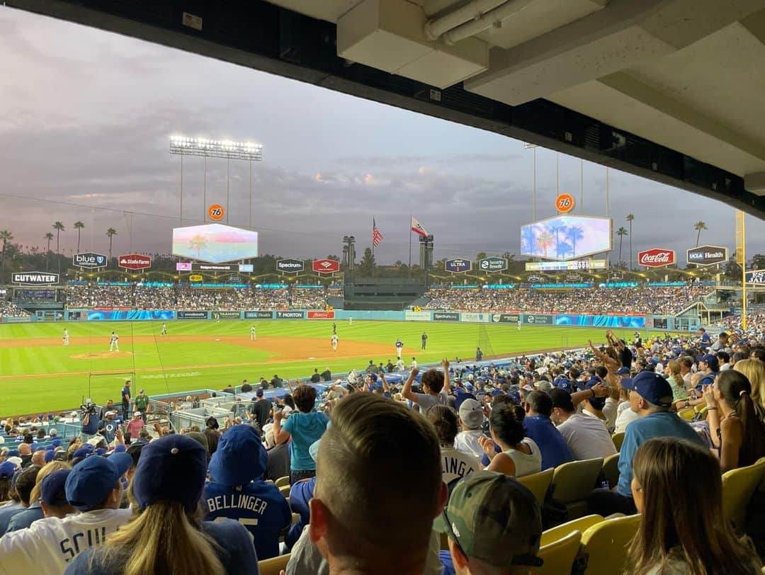 ジュディ・グリアさんのインスタグラム写真 - (ジュディ・グリアInstagram)「OMGEEEEEE 100 wins!!! @dodgers thank you for the most incredible season!!! Now it’s time for playoffs!! Let’s goooooooo!!!!!!!  #dodgers #dodgersstadium #dodgersbaseball #dodgerswin #playoffs」10月3日 5時10分 - missjudygreer