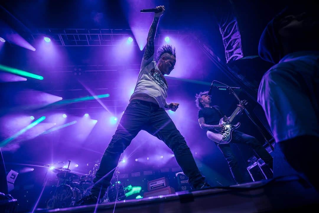 コリィ・テイラーのインスタグラム：「Thank you, San Diego! Only 2 more headline shows to go. Grab final tickets for Riverside & LA now at coreytaylor.com/tour ⚡️  10/3 • Riverside, CA - @riversidelive  10/5 • Los Angeles, CA - @thewiltern  10/7 • Sacramento, CA - @aftershockfestival」