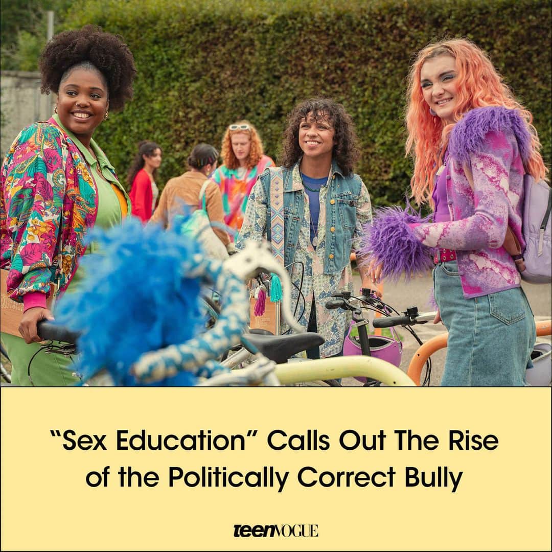 Teen Vogueのインスタグラム：「In the final season of #SexEducation, the Moordale kids are at shiny new school: Cavendish College, a student-led, hyper diverse Gen Z wellness space meets Goop-era luxury, but in a school. Cavendish College, like many progressive spaces, is full of young people who are fluent in the language of therapy speak and prioritize awareness above all else, but who rarely follow through on their promises. Instead, they use their knowledge of words that sound progressive to establish hierarchy and control. The new cool kids represent a fresh Gen Z trope that we see all around us but often struggle to make sense of: The politically aware bully. For Teen Vogue’s latest #OpEd, @darshita_goyal explores the trend and how it's depicted in the show at the link in bio.  (📸: Netflix)」