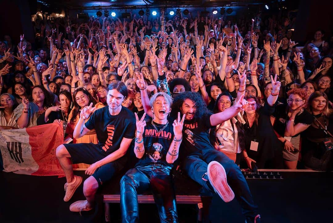 MIYAVI（石原貴雅）さんのインスタグラム写真 - (MIYAVI（石原貴雅）Instagram)「Merci beaucoup, Paris! Thank you #Paris, France 🇫🇷 and sorry we’re delayed a little to post this 🙏🙏🙏  Tickets for Paris went out fastest of all and we truly appreciate your love. We hope we can be back here soon.  HAPPENING NOW: London, UK 🇬🇧   All of you must be watching the show rather than this post. Thank you for filling up the floor for MIYAVI. Much appreciated. Let’s keep rocking till the end ⚡️⚡️⚡️」10月3日 5時31分 - miyavi_staff