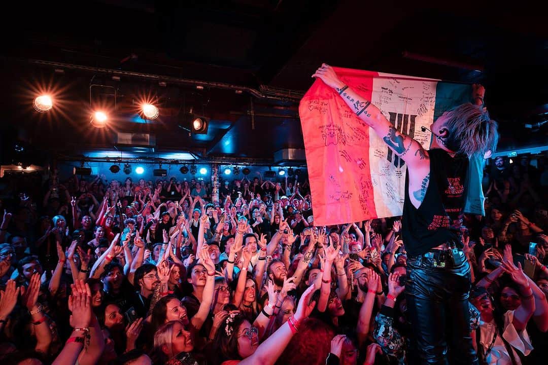 MIYAVI（石原貴雅）のインスタグラム：「Merci beaucoup, Paris! Thank you #Paris, France 🇫🇷 and sorry we’re delayed a little to post this 🙏🙏🙏  Tickets for Paris went out fastest of all and we truly appreciate your love. We hope we can be back here soon.  HAPPENING NOW: London, UK 🇬🇧   All of you must be watching the show rather than this post. Thank you for filling up the floor for MIYAVI. Much appreciated. Let’s keep rocking till the end ⚡️⚡️⚡️」