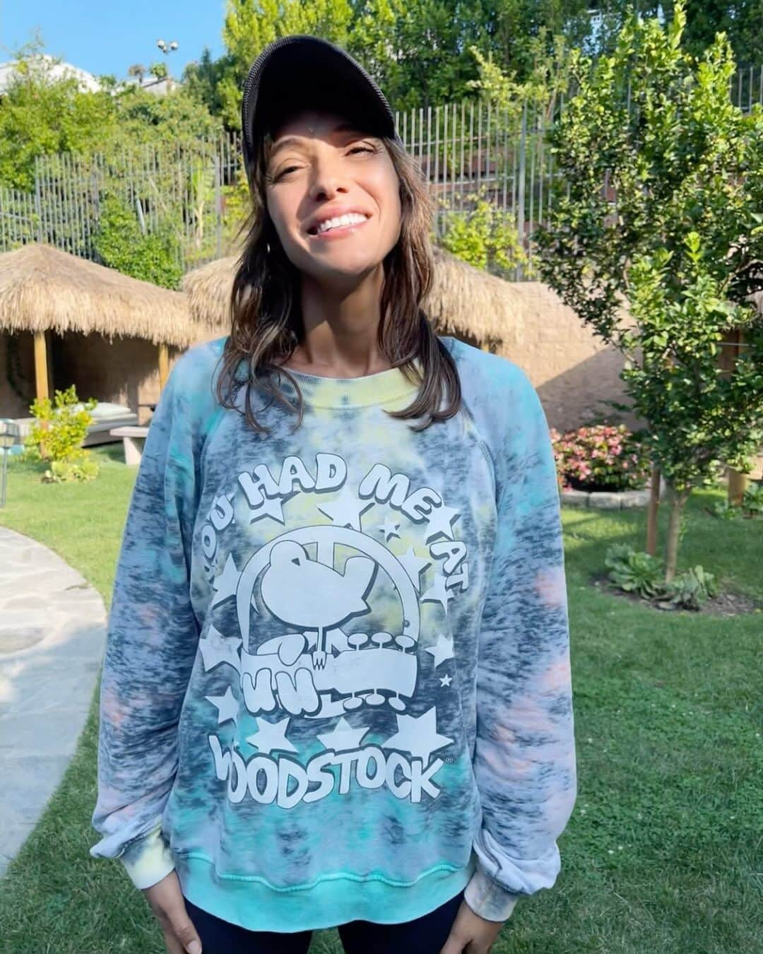 ダニア・ラミレスのインスタグラム：「We love and appreciate all our listeners! I had the pleasure reintroducing the revolutionary and inspiring heroines story of the #MirabalSister to a younger and wider audience!  PLEASE GO TO THE LINK ON MY STORY TO VOTE NOW!!! #Namaste  ¡Amamos y apreciamos a todos nuestros oyentes! ¡Tuve el placer de reintroducir la revolucionaria e inspiradora historia de la heroína #MirabalSister a un público más joven y más amplio! ¡¡¡POR FAVOR, VAYA AL ENLACE DE MI HISTORIA PARA VOTAR!!! #namaste 💪🏽🙏🏽🇩🇴 @evalongoria @myculturapodcasts @iheartradio @schoolofhumans @jchristgau」
