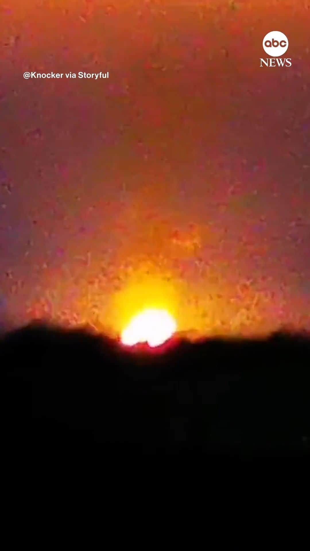 ABC Newsのインスタグラム：「New video shows a large explosion lighting up the sky north of Oxford, England, after lightning struck a digester tank and ignited the biogas within it, Severn Trent Green Power says.」