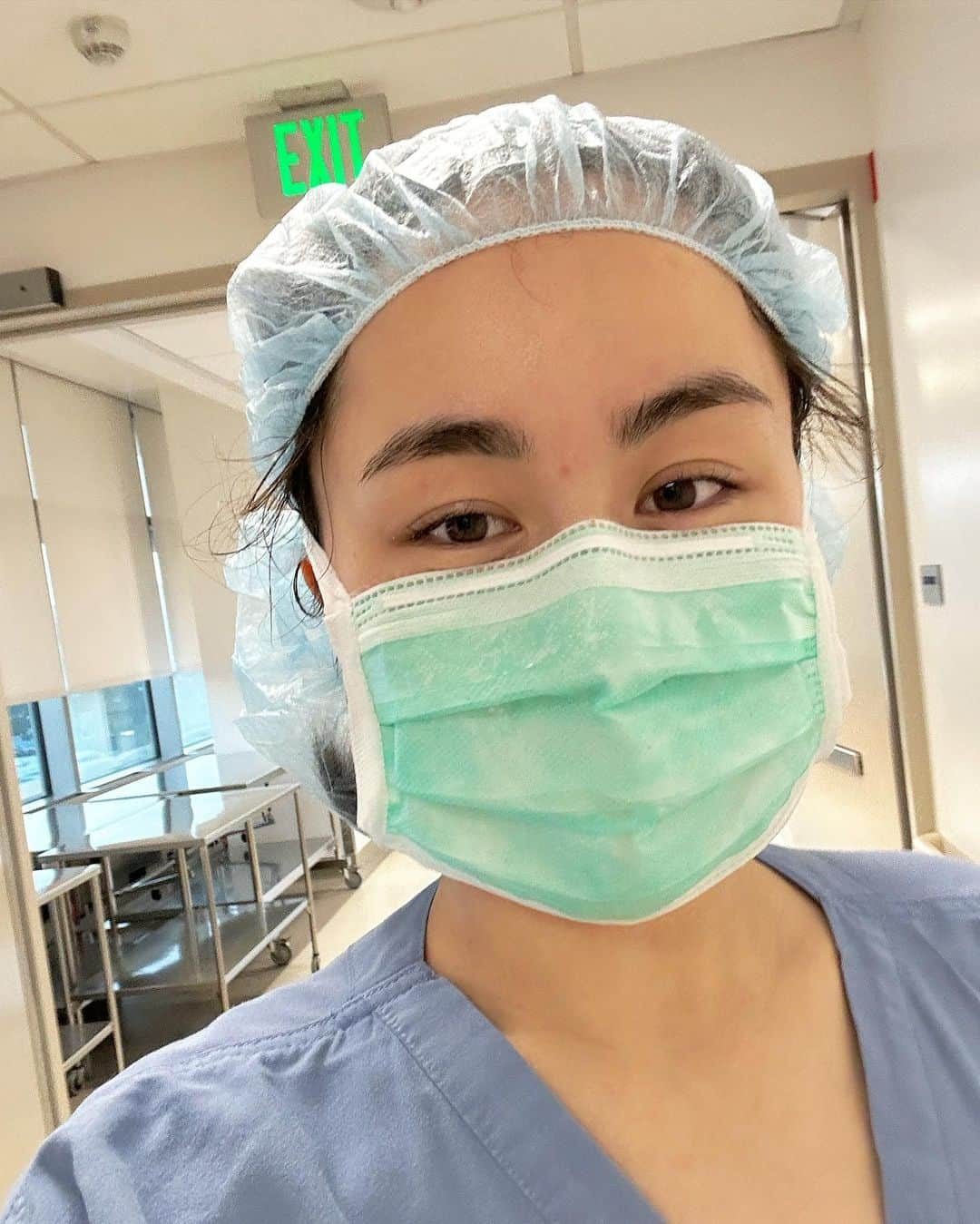 ミコ・フォガティのインスタグラム：「September photo dump 🩵  1. My tired but elated face after 9 surgeries on my very first day ever in the operating room 2. Teaching with @ak.dancewear  3. Ed Sheeran concert with my favorite people 4. My forever love 🤍  5. 🍣 in Dallas 6. Dallas 7. My life studying 📚 8. 👯‍♀️ 9. Long horn in TX」