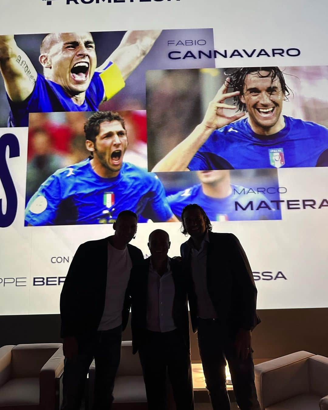 マルコ・マテラッツィのインスタグラム：「Chi sono ? Si accettano solo risposte sbagliate 😂😂😂  Indizio : SONO  3 CAMPIONI DEL MONDO 😂」