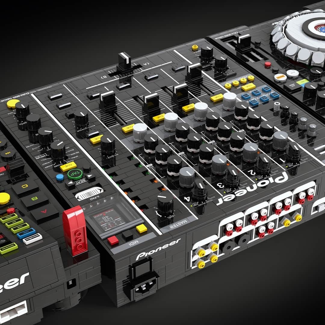 HYPEBEASTさんのインスタグラム写真 - (HYPEBEASTInstagram)「LEGO superfan @tomassobuilds unveiled his latest creation featuring the Pioneer CDJ 2000 Nexus consisting of 2,628 individual pieces.⁠ ⁠ The LEGO version of the Nexus is built to be playable and features the volume indicators that appear and disappear as the master knob is turned and the faders are slid up and down combined with a sliding crossfader. When a user turns the effects knob, meanwhile, they can select from one of four original effects, which will then show up on the board’s LED panel. Check out the detailed build above.⁠ Photo: Tomasso」10月3日 6時30分 - hypebeast