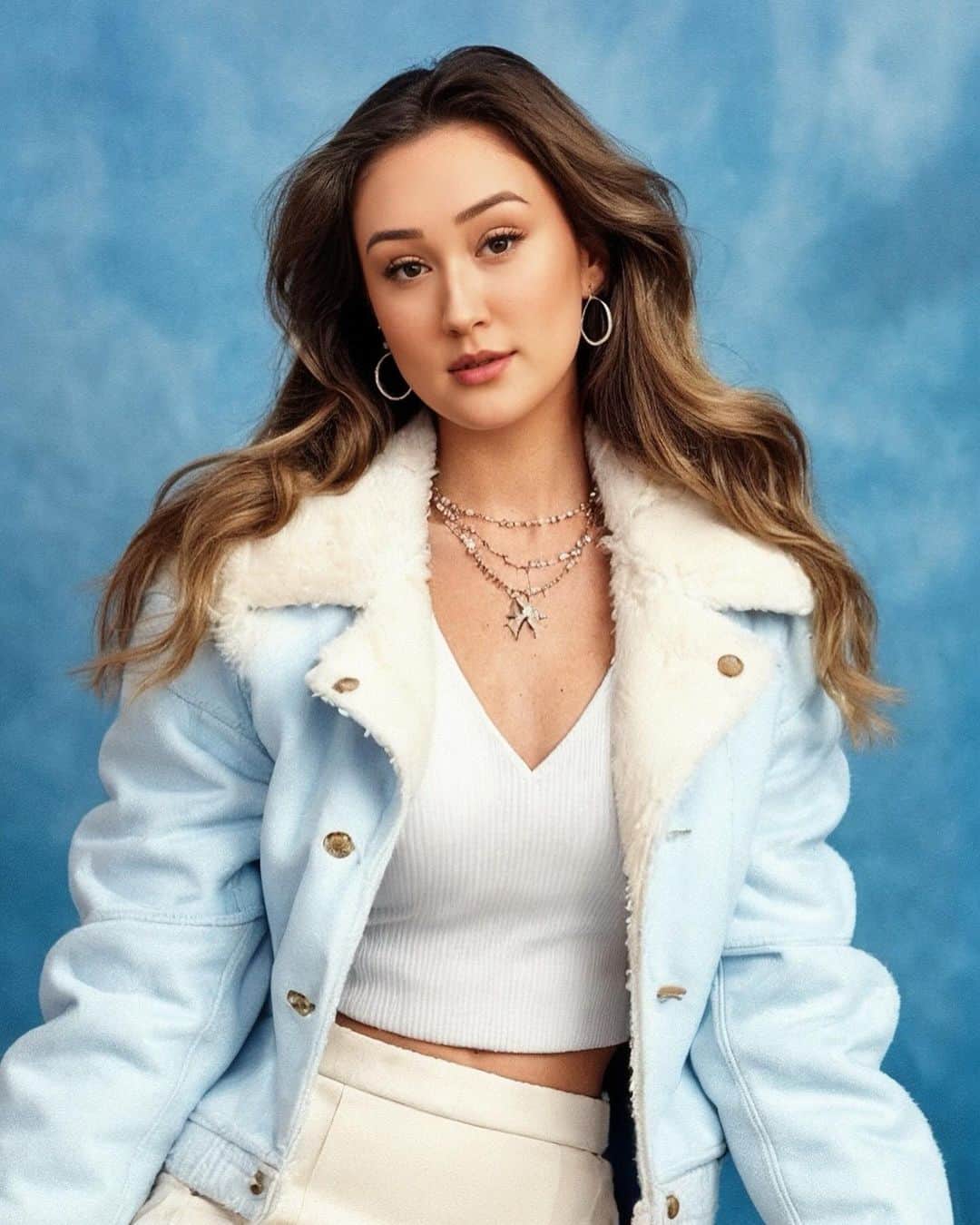 Lauren Riihimakiさんのインスタグラム写真 - (Lauren RiihimakiInstagram)「need the jacket from pic 1 and attitude from pic 10 #aiyearbook」10月3日 6時43分 - laurdiy