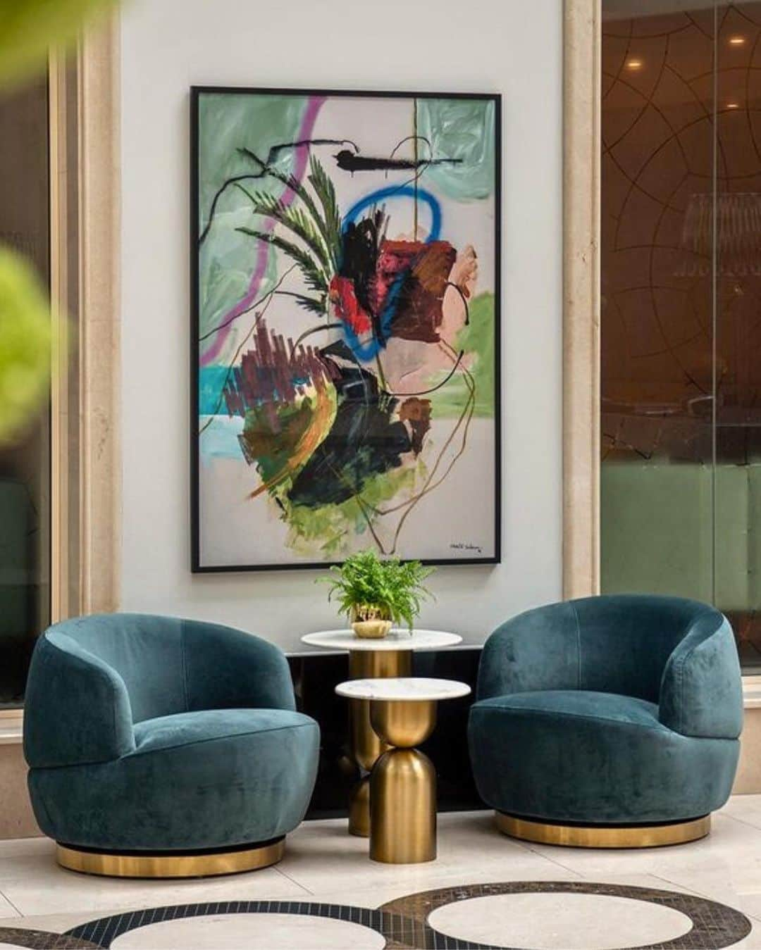 Conrad Hotelsさんのインスタグラム写真 - (Conrad HotelsInstagram)「Encounter a world of adventure at @conradlondonsj.  Where contemporary amenities meet midcentury-inspired decor, and iconic London landmarks are waiting to be explored just steps outside our door.」10月3日 6時54分 - conradhotels