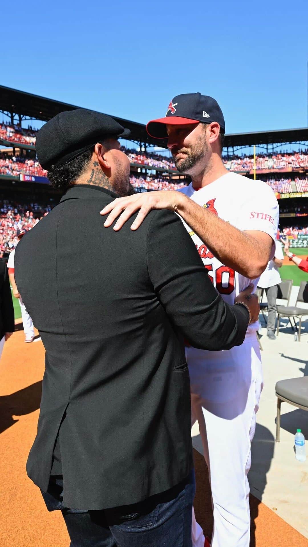 のインスタグラム：「The moment Yadi and Albert surprised Waino 🥹」