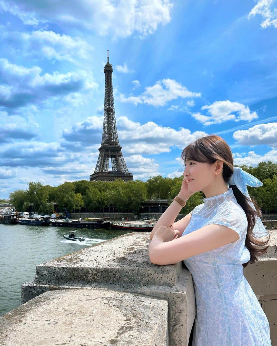 中村このみのインスタグラム：「. もうすぐ夏も終わってしまうので、 今年の夏の思い出あげていきます🙃  7月に行ったParis🇫🇷✈️ 涼しくてとても過ごしやすかったです꒰( ˙ᵕ˙ )꒱  #Paris#France#パリ#パリ旅行#フランス#フランス旅行#海外#海外旅行#旅行コーデ#ワンピース#onepiece#ootd#code#コーディネート#ファッション#エッフェル塔#theEiffelTower#eiffeltower」