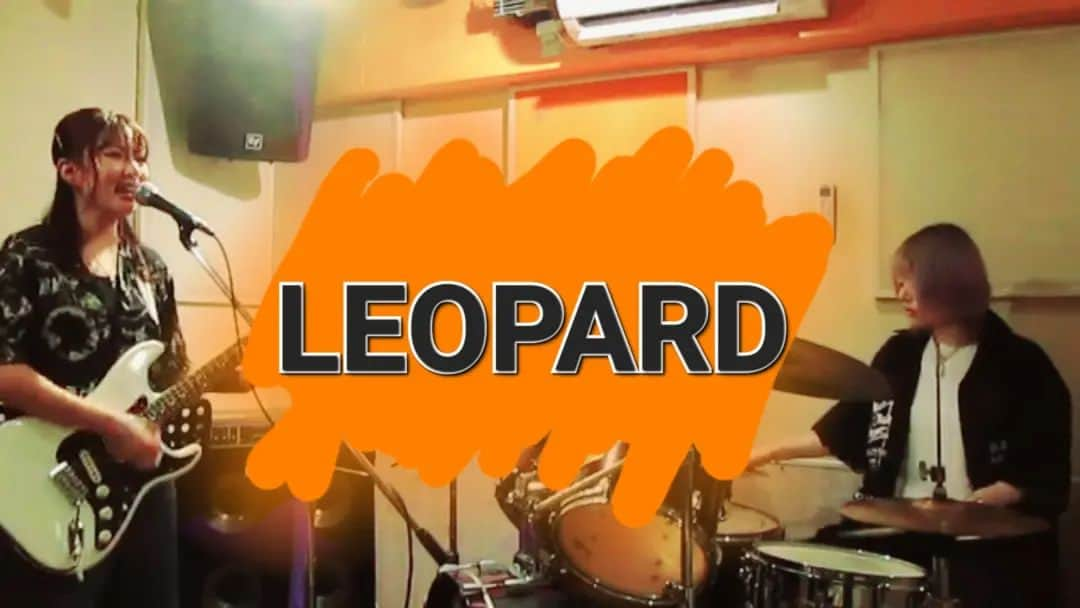 森木レナのインスタグラム：「YouTube動画紹介🐆「LEOPARD」森木玲奈＋カヤノ  ファンクな雰囲気の曲！音はヒョウが歩く足踏みをイメージしました！人生で負けない、囚われない、ポジティブに強くあれという激励の歌です。正しいことが正しくないとされる世の中で、最善を尽くせ。ぜひ聴いてください！  追伸：カヤノ、最高なドラムアレンジと演奏をありがとう！  #leopard #rockband #ロックバンド」