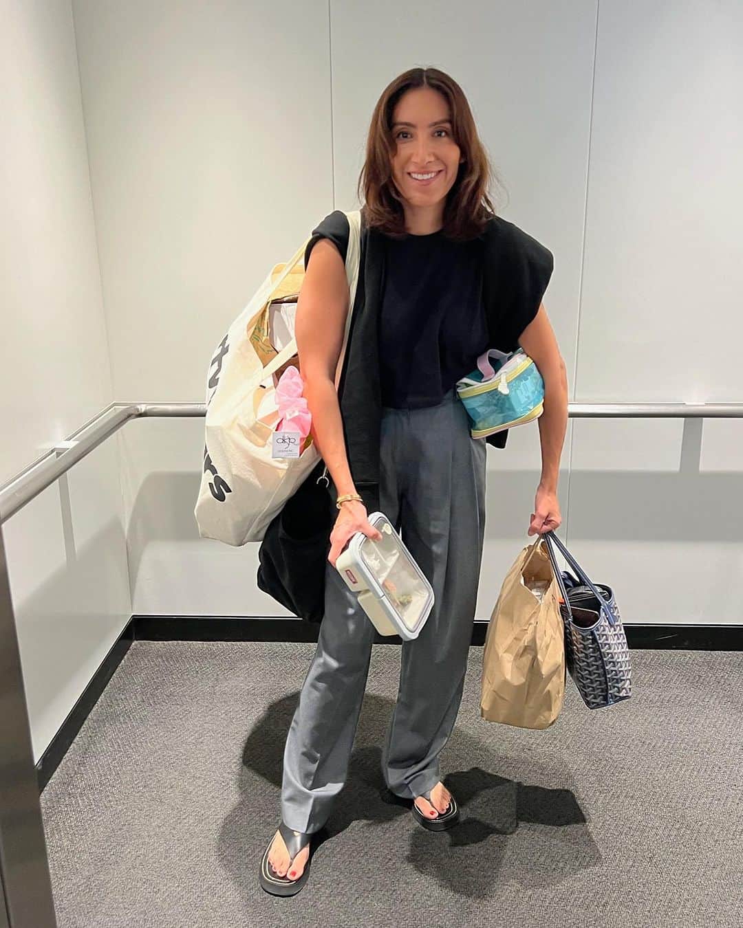 JEN ATKINさんのインスタグラム写真 - (JEN ATKINInstagram)「how i arrived to work for 8 hrs of back to back meetings ➡️ how i left.」10月3日 7時17分 - jenatkinhair