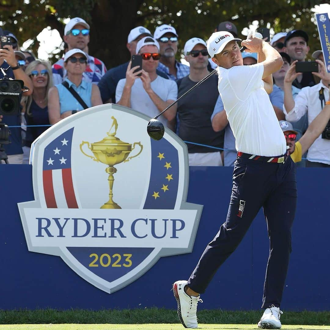 Jordan Spiethさんのインスタグラム写真 - (Jordan SpiethInstagram)「I’m always proud to wear red, white and blue — especially with these guys 🇺🇸 @rydercupusa」10月3日 7時31分 - jordanspieth