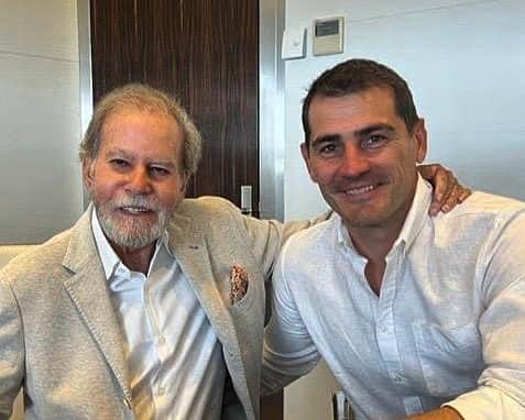 イケル・カシージャスのインスタグラム：「Un placer enorme haber podido conocer a un ser tan brillante! Don Diego Arria! Good night!! @diegoarria」