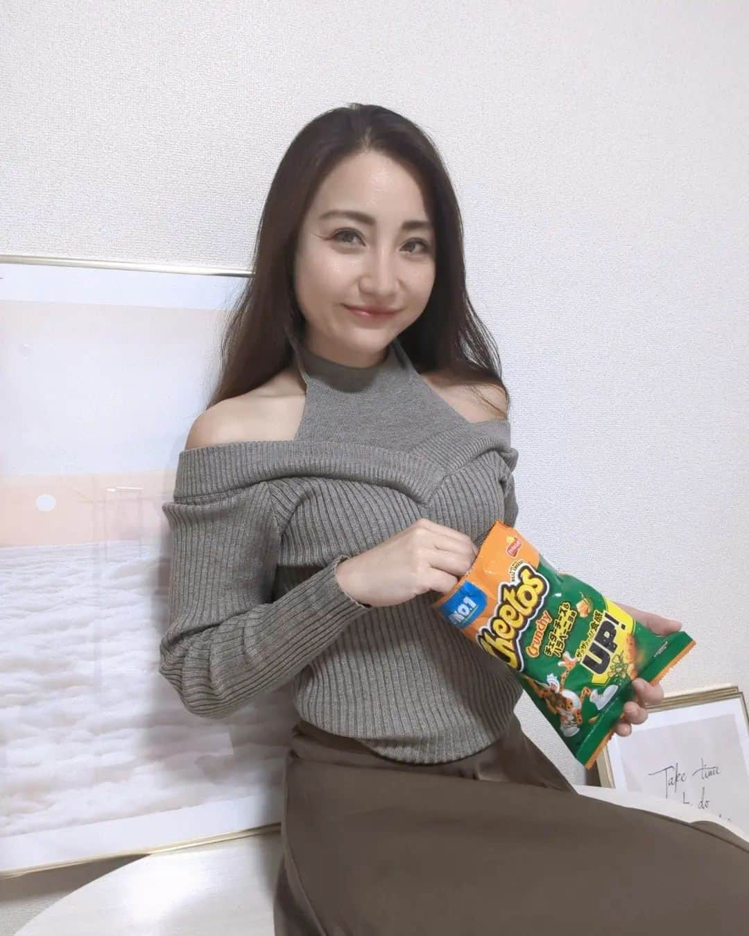 Hiromi Tomiiさんのインスタグラム写真 - (Hiromi TomiiInstagram)「おはよん😊 . 昨日#Cheetos　を久しぶりに食べたんだけど、#ハラペーニョ　味がめちゃめちゃ辛かった😂😂😂 . . 12/31まで、 お買い上げ金額1～5,999円までは15%OFF、6000円以上は20%OFF ♥クーポンコード→→SHEINSW4022 ひろみの着用商品を載せておくね😊♥ . Honeyspot 無地柄 リブ ホルター セーター 11068878 . DAZY フレアスカート ソリッド ロング 11387557  . .  sponsored  @Shein_japan　@Shein_official #SHEINforAll  #SHEINpartner  #ad . #秋服　#秋服コーデ #お花すきな人と繋がりたい 　 #秋コーデ　#デニムコーデ　#旅行コーデ #デニム　#denim　#ワンピース #yoga#筋トレ#ダイエット#ボディーメイク #筋トレ女子#ダイエット仲間募集　 #kyoto #京都　#kyotojapan」10月3日 7時33分 - hiromi.tomii