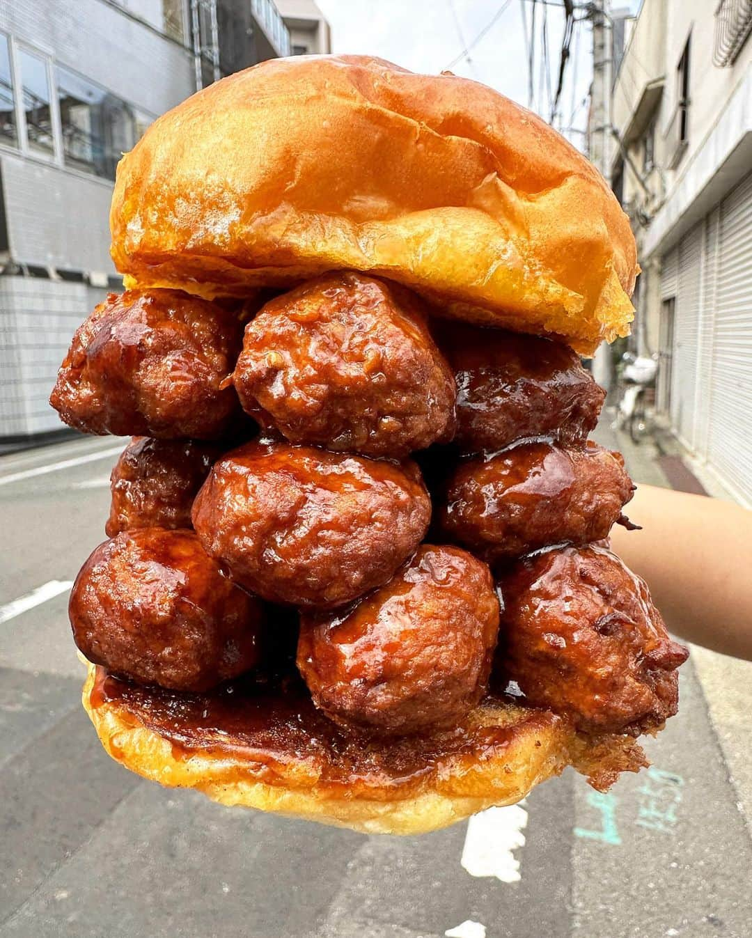 Coffee & Toast Tokyoさんのインスタグラム写真 - (Coffee & Toast TokyoInstagram)「"山盛り"  花より肉団子ぱん‼︎ ❤️❤️❤️❤️❤️❤️❤️❤️❤️❤️  “Meatballs rather than praise.”  食欲の秋には、たっぷりの肉団子で‼︎  肉だんご好きなだけ、 たまらんです😋😋😋  10月3日（火）は、店休日となります。  "Have a lovely day.!”  . . .  #花より肉団子ぱん #meatballs  #肉団子  #肉だんご  #山盛り #puddingratherthanpraise  #meat  #meatlover  #団子  #肉団子チーズ  #てんこ盛り  #世田谷線カフェ  #パンスタグラム  #東京カフェ  #三軒茶屋カフェ #三軒茶屋  #パン #三茶カフェ  #三茶 #田園都市線カフェ #コーヒーアンドトースト  #coffeeandtoast #foodie  #foodiegram #japnesefood」10月3日 7時46分 - coffeetoast2