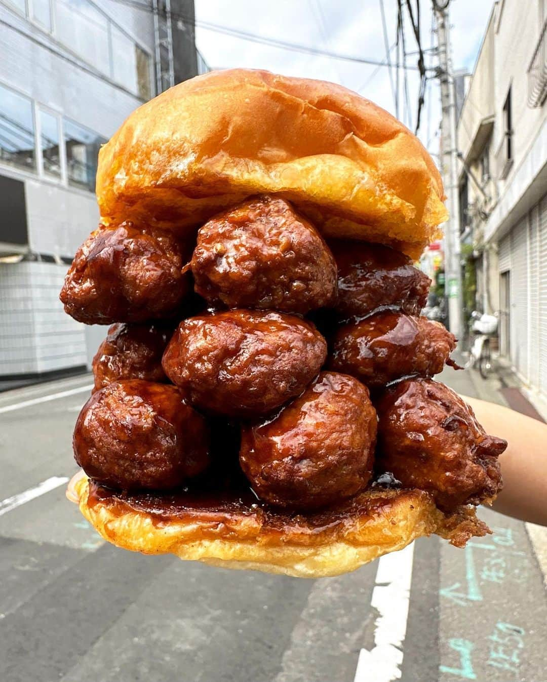 Coffee & Toast Tokyoさんのインスタグラム写真 - (Coffee & Toast TokyoInstagram)「"山盛り"  花より肉団子ぱん‼︎ ❤️❤️❤️❤️❤️❤️❤️❤️❤️❤️  “Meatballs rather than praise.”  食欲の秋には、たっぷりの肉団子で‼︎  肉だんご好きなだけ、 たまらんです😋😋😋  10月3日（火）は、店休日となります。  "Have a lovely day.!”  . . .  #花より肉団子ぱん #meatballs  #肉団子  #肉だんご  #山盛り #puddingratherthanpraise  #meat  #meatlover  #団子  #肉団子チーズ  #てんこ盛り  #世田谷線カフェ  #パンスタグラム  #東京カフェ  #三軒茶屋カフェ #三軒茶屋  #パン #三茶カフェ  #三茶 #田園都市線カフェ #コーヒーアンドトースト  #coffeeandtoast #foodie  #foodiegram #japnesefood」10月3日 7時46分 - coffeetoast2