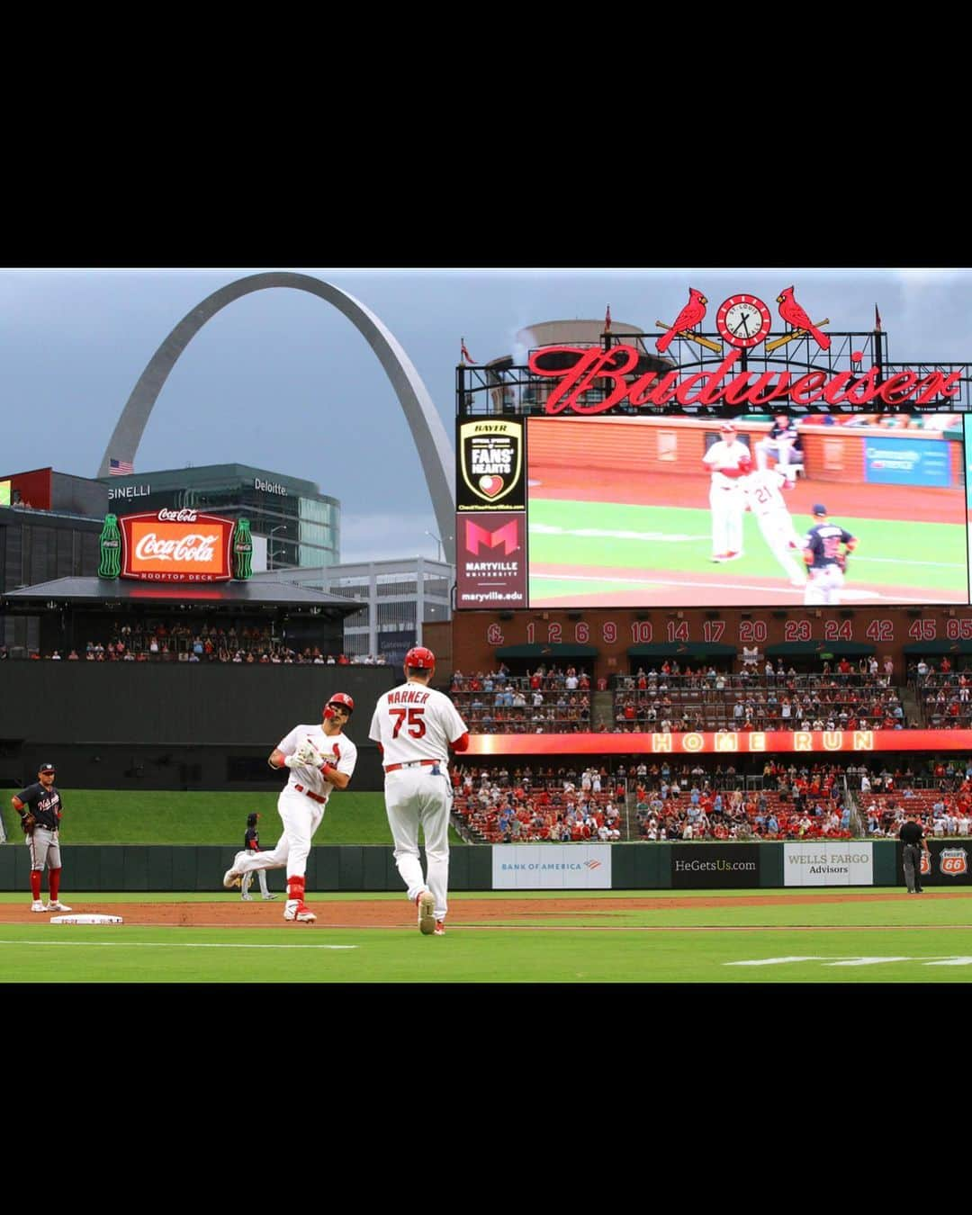 ラーズ・ヌートバーのインスタグラム：「The end of the @cardinals 2023 season. Some ups, some downs, and a foul ball off the 🥜. Thank you Cardinals Nation for all the love and support. We will be back!」