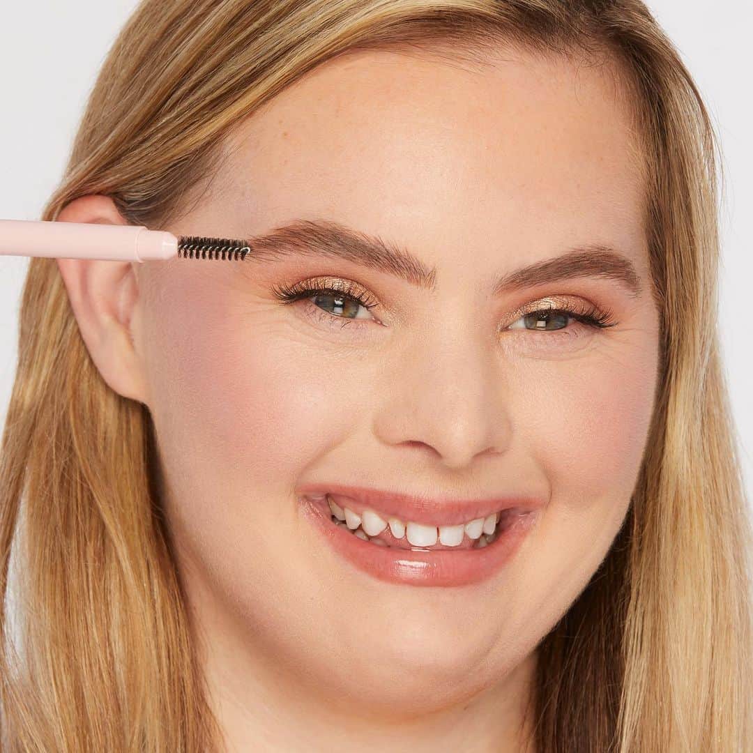 Tarte Cosmeticsさんのインスタグラム写真 - (Tarte CosmeticsInstagram)「You're only 3 steps away from the most perfect brows with our maracuja juicy brow. 😏 This innovative 3-step brow lamination tool is designed with a retractable pencil, a micro-liner tip & a built-in spoolie to create natural & full-looking brows!   Get yours TODAY on tarte.com! 🤎  #tartecosmetics #rethinknatural」10月3日 8時27分 - tartecosmetics