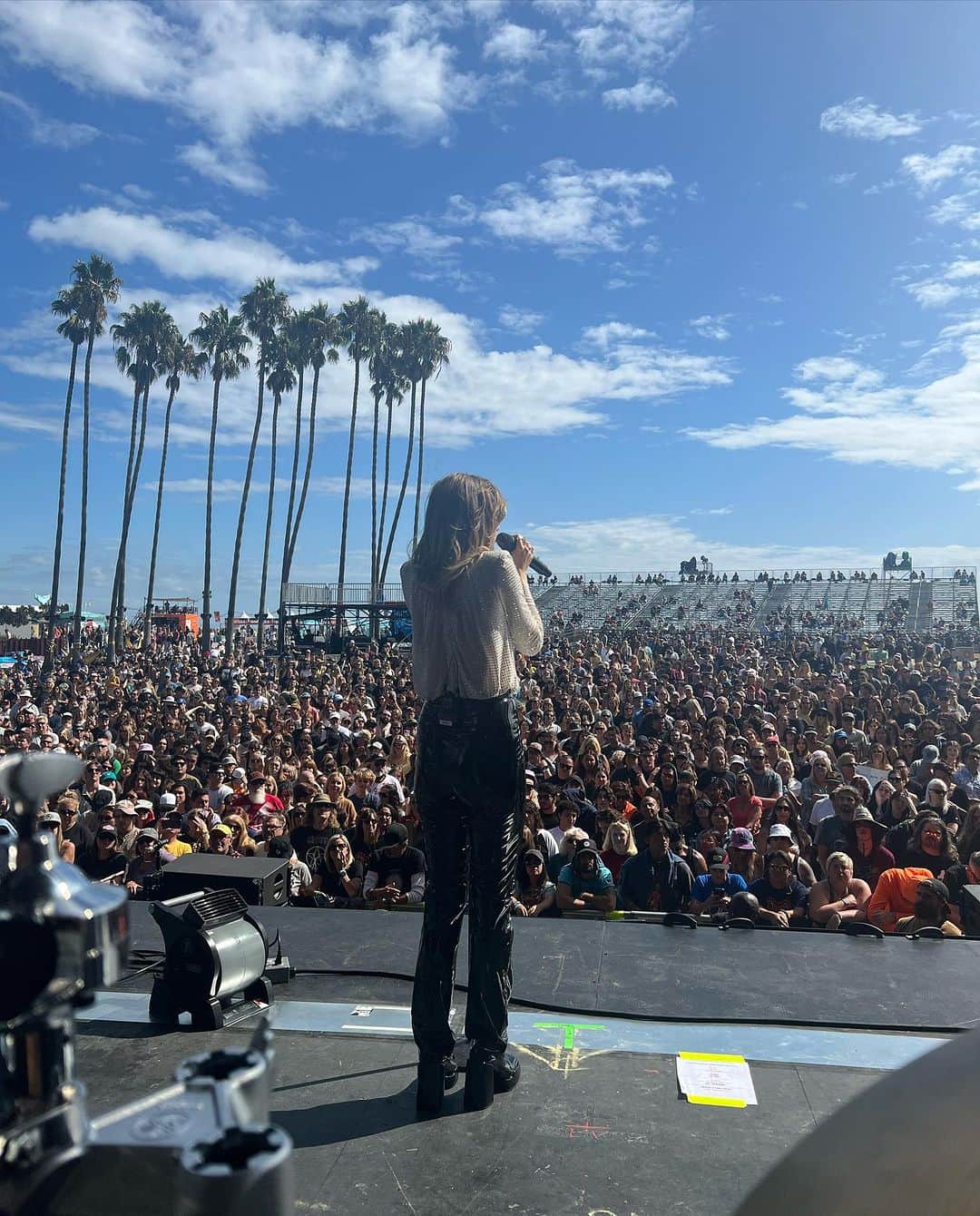 スキ・ウォーターハウスのインスタグラム：「so happy to be back!!! @allthingsgo @theohanafest」