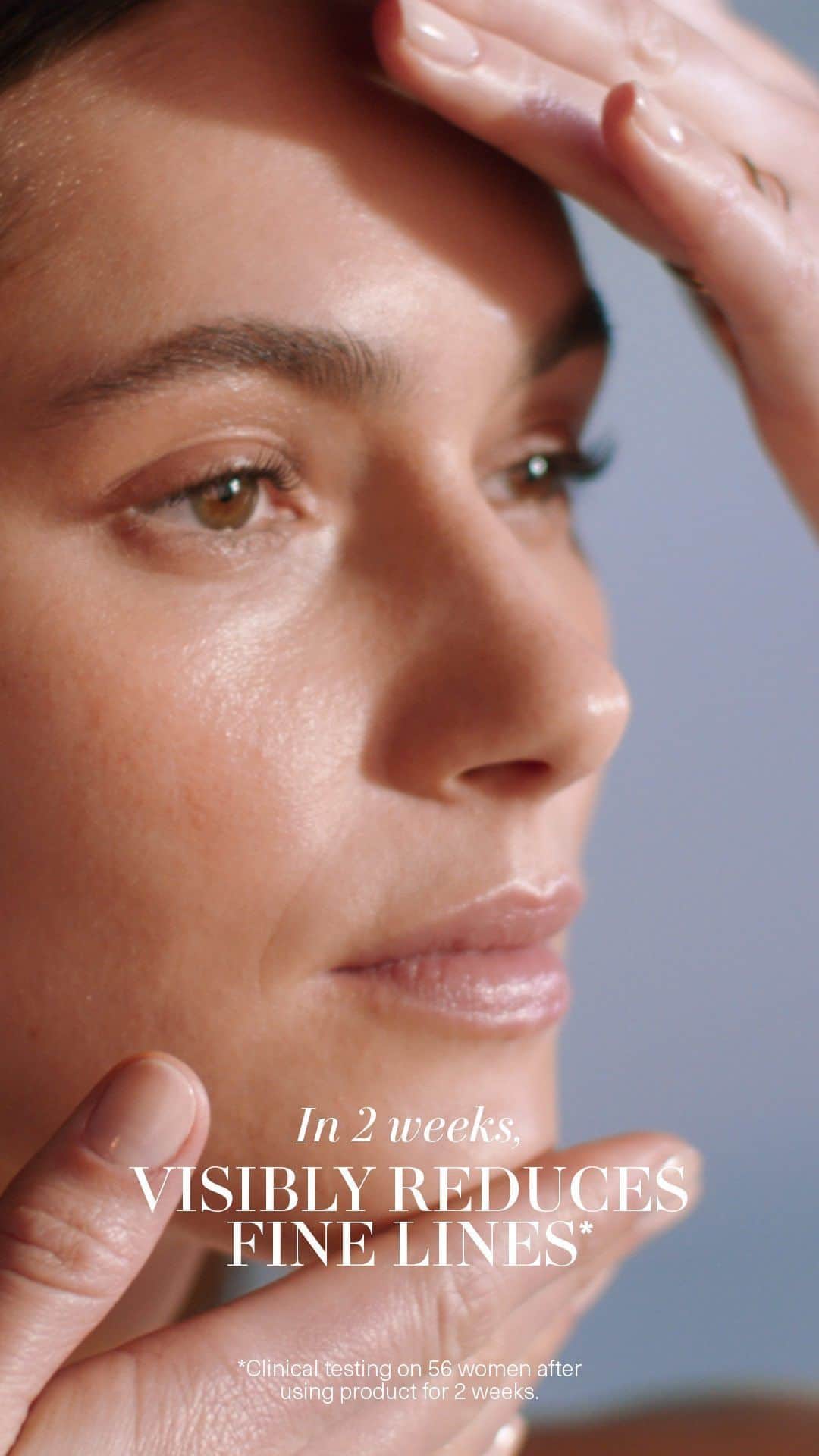 のインスタグラム：「A Crème so rich, it requires its own ritual. Wondering how our ultra-rich, nearly opaque Crème de la Mer gives way to dewy, translucent radiance? Trust the process — the key is to warm a small amount between your fingertips before pressing into face and neck, releasing the visible youth-regenerating Miracle Broth™ and decadent healing moisture within.   Discover more about the Rejuvenating Ritual at LaMer.com. #LaMer #LaMerSkincare #MiracleBroth #CremedelaMer」