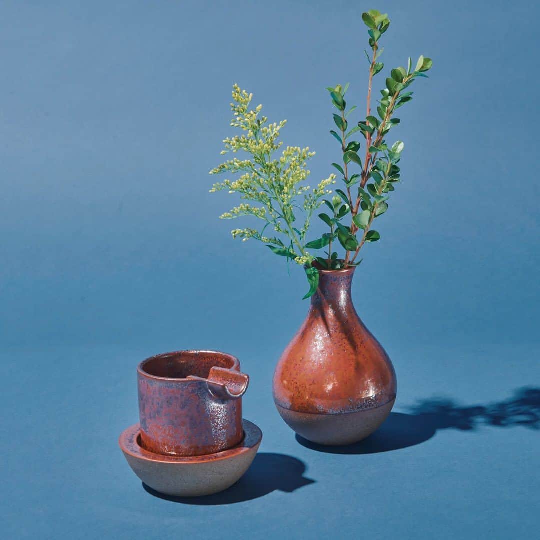 のインスタグラム：「Houseplant Ashtray set by Seth Rogan.  Seth used his pottery skills to design the perfect ashtray that also comes with a saucer and a matching vase for flowers. 🌼Available online and at the RH Melrose Men's Shop.」
