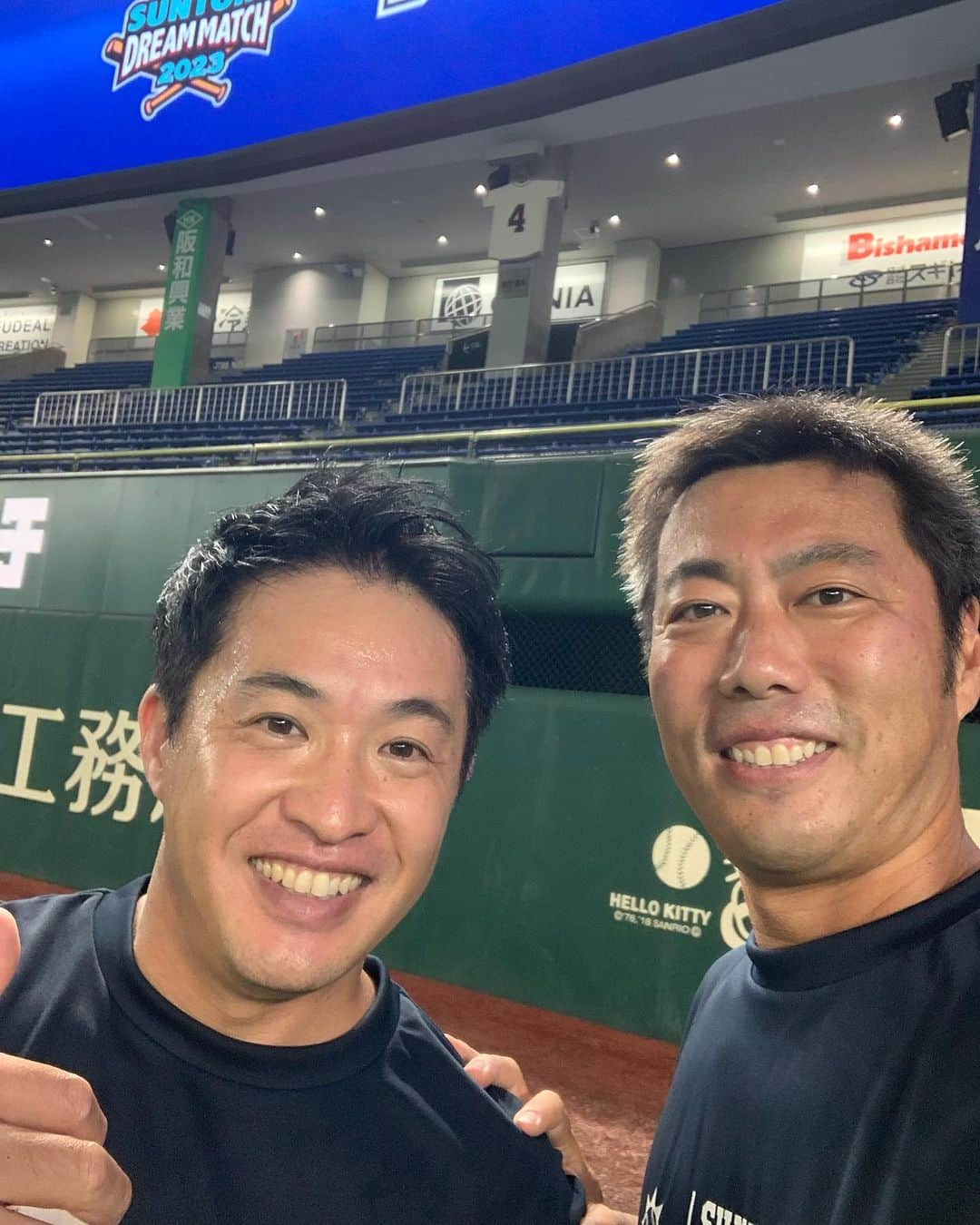 上原浩治さんのインスタグラム写真 - (上原浩治Instagram)「ヤクルトスワローズ❗️🤓  五十嵐亮太‼️ 館山昌平‼️  同じ時代を戦ってきた相手。接点はないけれど、引退すれば野球仲間だな😊  #五十嵐亮太　#館山昌平　#ヤクルト　#ヤクルトスワローズ　#投手　#ピッチャー　#⚾️   @koji19ueharaのフォローをお願いします  #上原浩治の雑談魂の登録を   http://www.koji-uehara.netにコメントを」10月3日 9時14分 - koji19uehara