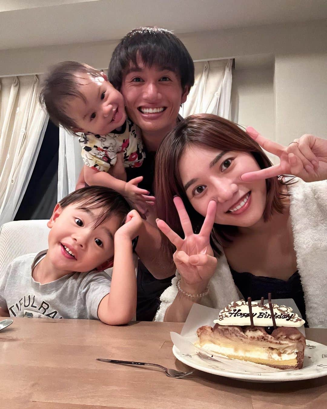 高城亜樹さんのインスタグラム写真 - (高城亜樹Instagram)「お誕生日迎えました🎂 いつもありがとう❤️❤️❤️」10月3日 9時25分 - akiii_takajo