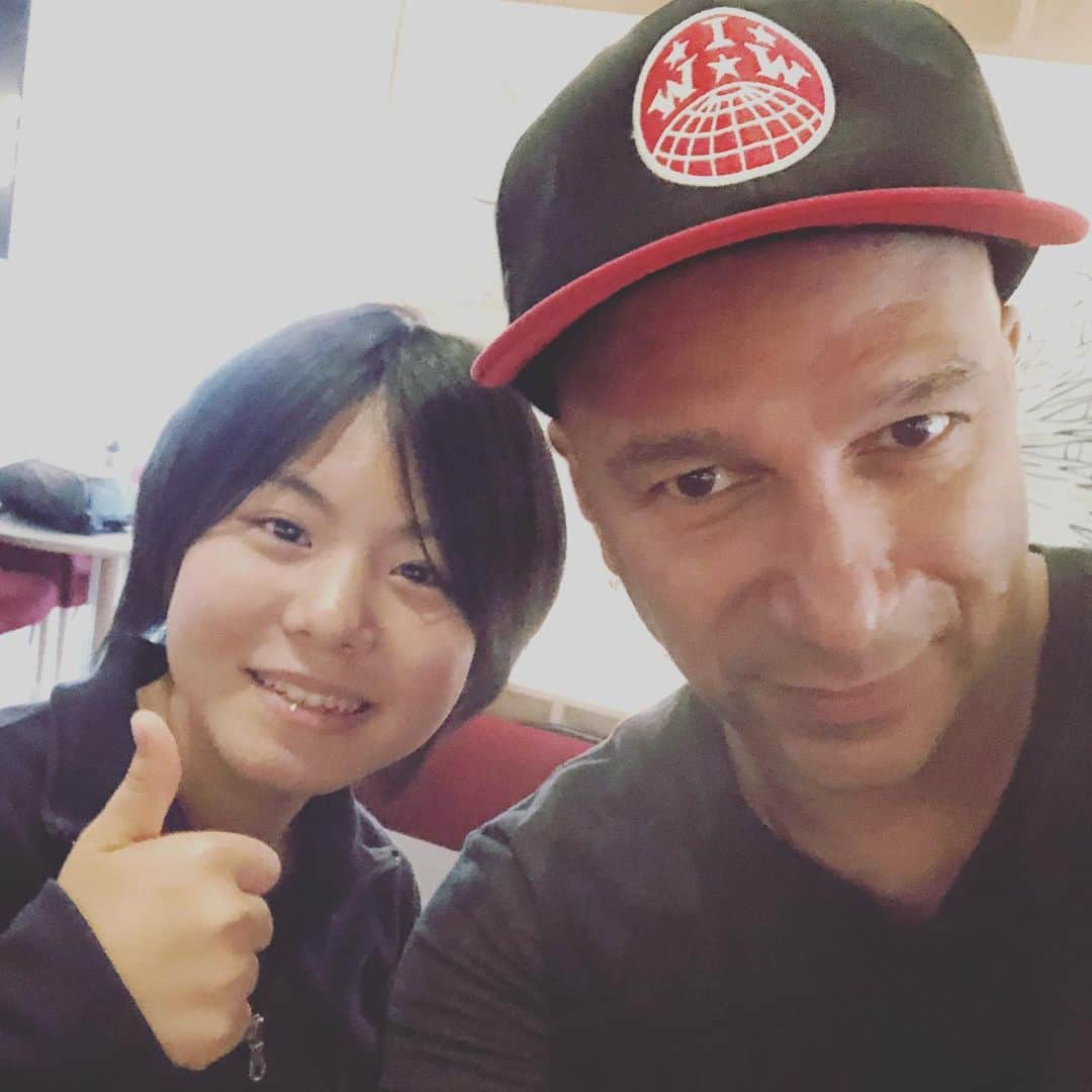 かねあいよよかのインスタグラム：「Yesterday was a special party celebrating Mary Morello's 100th birthday! It was such a honor to be invited by @tommorello , whom I adore, to join in the performance and celebrate Mary as a part of the band. I performed Ozzy Osbourne's Mr. Crowley with @jackblack  and Tom Morello's son, @romanmorello1 and his friends. Roman is a wonderfully talented guitarist, Roya Feiz on bass and Hugo Weiss on keys with a great sense of style! Jack's vocals got us going like a scene from his movie, “School of Rock”. I love his singing and his character! All the other bands gave warm and moving performances! It was a wonderful time with full of love. @perryfarrellofficial @ettylaufarrell @ziggymarley @serjtankian   And it was a huge event experience in my life to meet the members of @rageagainstthemachine , of which our whole family is a huge fan. We will always love and respect this band. Thank you for being so kind to us! @bradwilk , it was great to finally meet you!  It was also great to be able to give everyone some of my favorite @misaky.tokyo  treat. @alissa_miky , thank you for providing us with healthy and beautiful treat!  Thanks to @lisaloeb  for connecting me with Tom!  And Tom Morello, thank you for inviting us to such a wonderful, heartwarming anniversary! The food was wonderful! We love Mary and your family! We look forward to seeing you again.  #tommorello #marymorello #100thbirthday #rageagainstthemachine #jackblack #ozzyosbourne #mrcrowley #yoyoka #drummer #losangeles #hollywood」