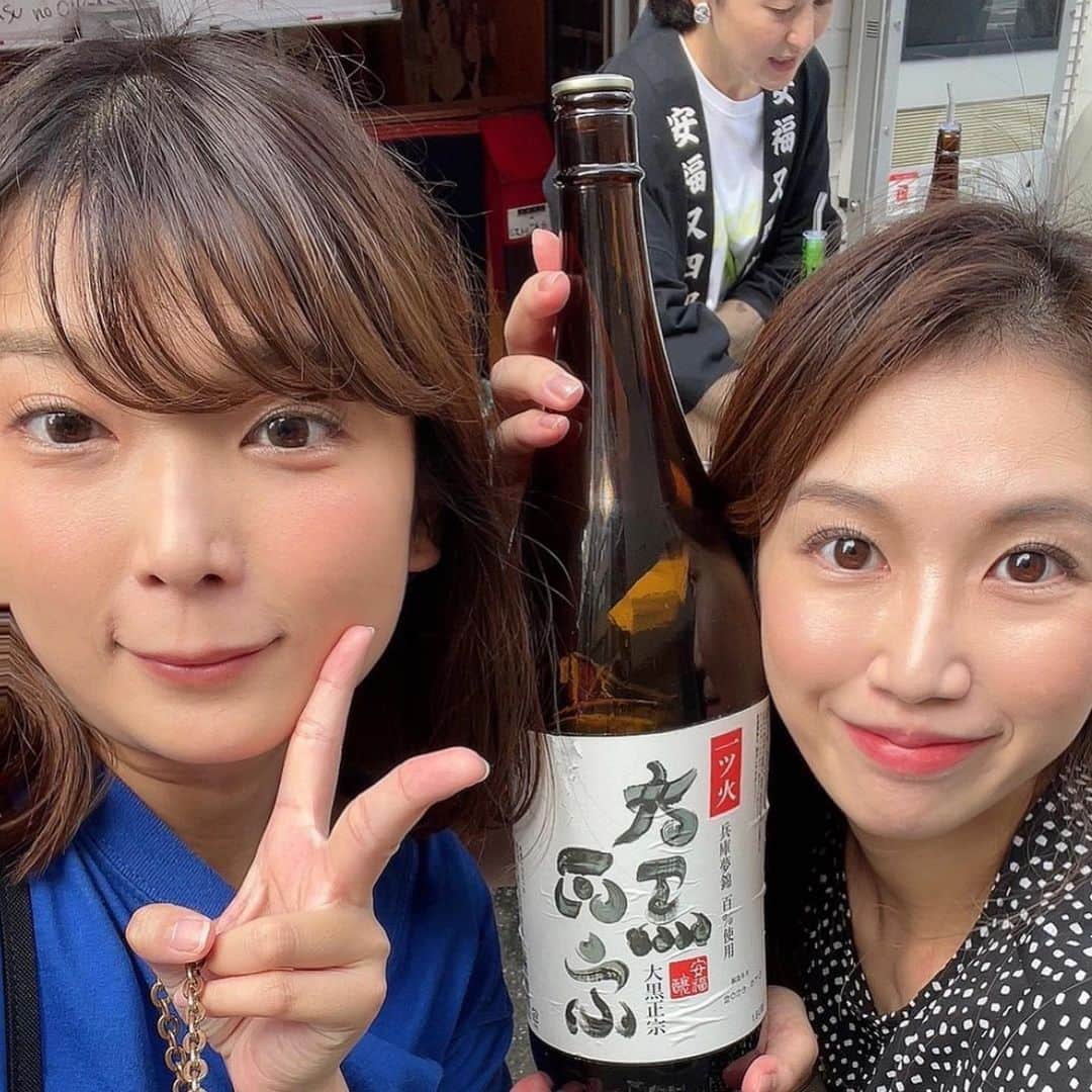 石川奈津紀さんのインスタグラム写真 - (石川奈津紀Instagram)「【日本酒ゴーアラウンド🍶】 10/1の日本酒の日に、全国でおこなわれる飲み歩きイベント。今回、東京で初参戦してきました！ バッジを持って参加店に行くとふるまい酒がいただけるのですが、限定のお酒だったり渾身のおつまみだったり、各店舗と蔵とのタッグも魅力✨ 蔵元さんやひさびさの酒友と会えてとても嬉しかった！！📷 神田→五反田→浅草橋蔵前と、7軒回りました。 @ayk_031 ありがとう！ お酒はのちほどハイライトまとめるのでごらんくださいませ💁‍♀️ 家族で参加しているグループもいて、「日本酒イベント」でもあるけど「グルメイベント」として楽しまれているのも良いなぁと思いました。 * #日本酒ゴーアラウンド  #日本酒ゴーアラウンド東京 #日本酒の日  #ママきき酒師  #きき酒師アナウンサー」10月3日 9時36分 - natsukiishikawa1011