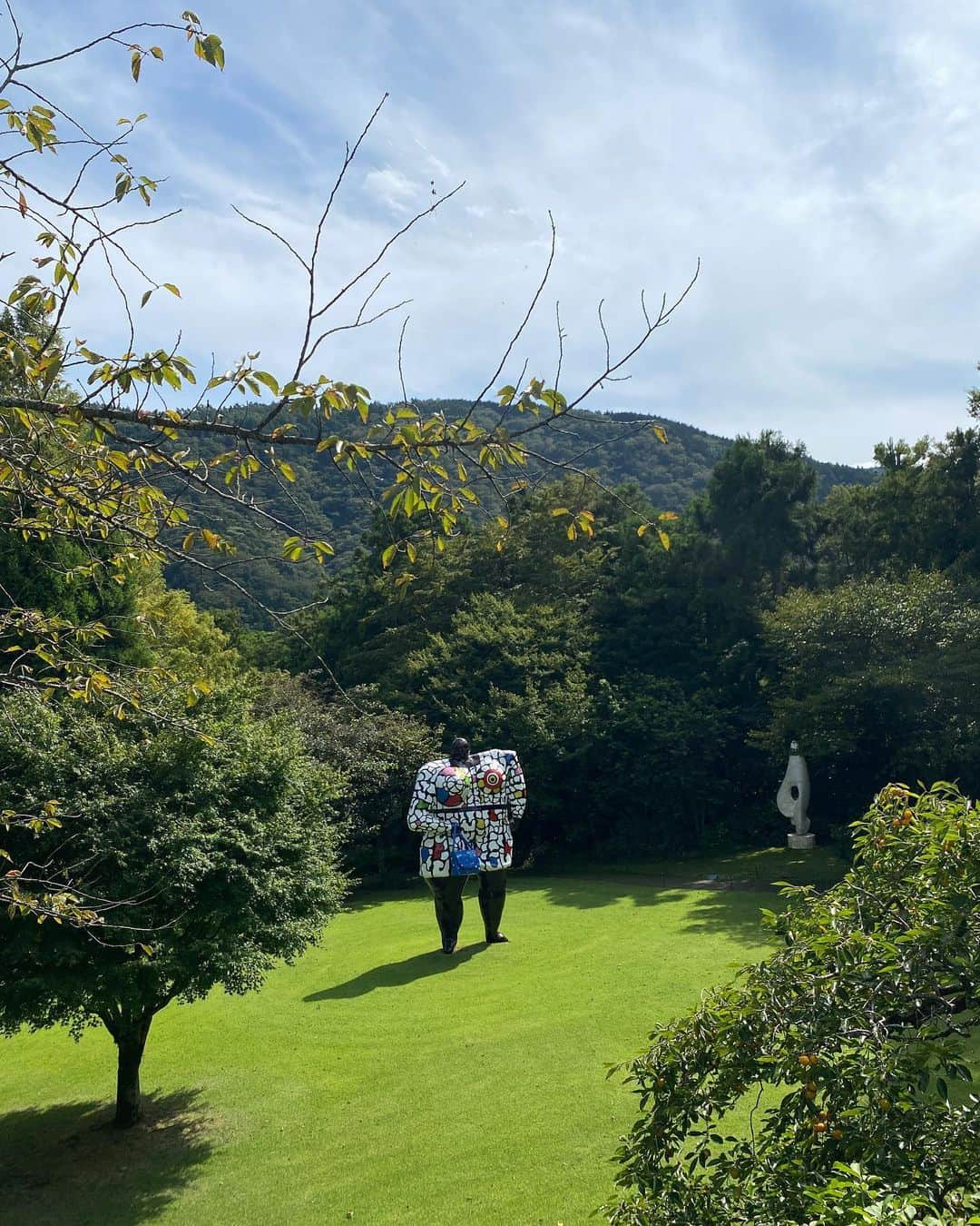 ベイカー恵利沙のインスタグラム：「Beautiful moments from our Hakone trip - part 2 🦋 箱根彫刻の森美術館 (The Hakone Open-Air Museum) and 遊覧船 (Hakone Pirate Ship) 🪼」