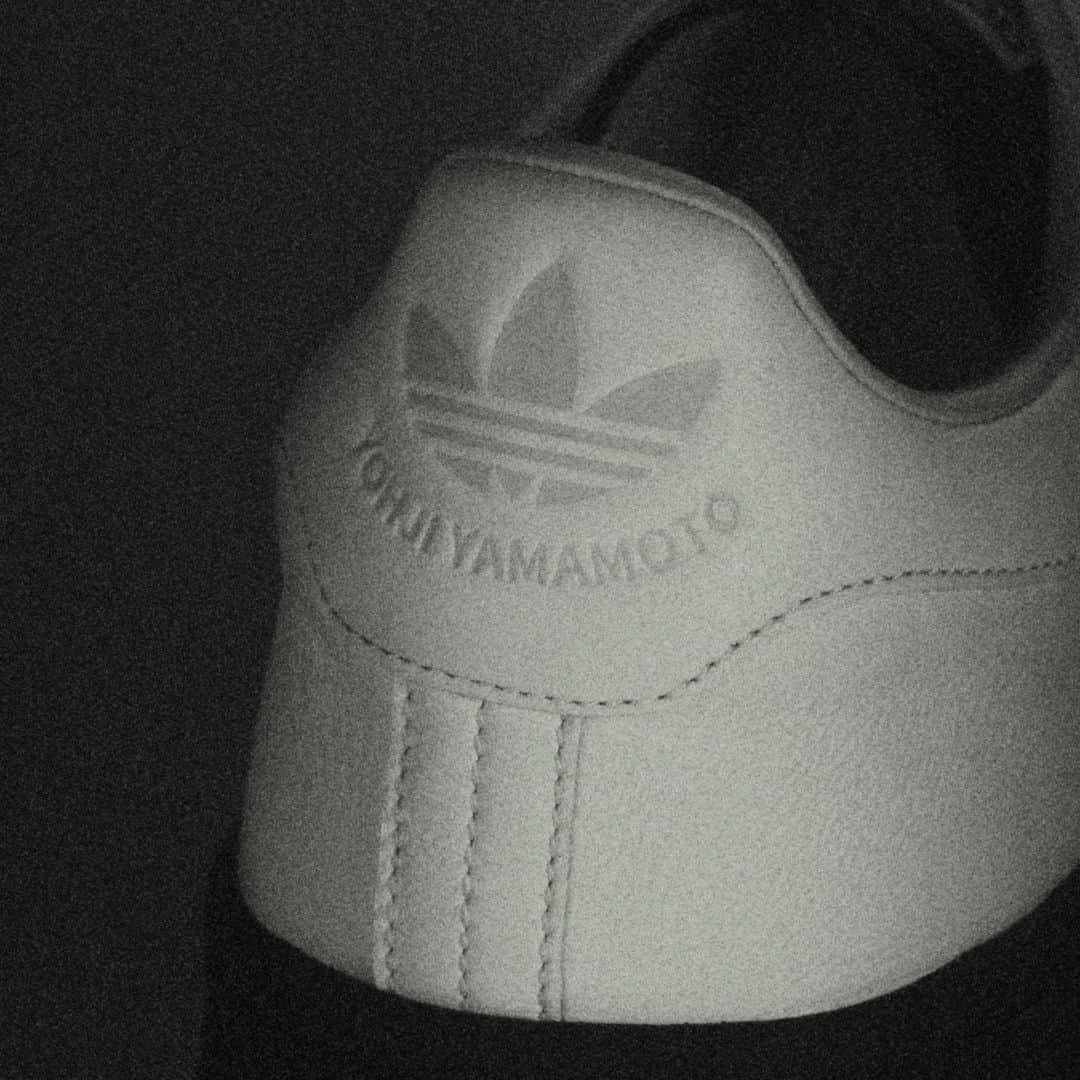 山本耀司のインスタグラム：「Yohji Yamamoto Stan Smith Sneaker⁠ ⁠ Available on October 3rd at⁠ Yohji Yamamoto Boutiques⁠ @theshopyohjiyamamoto⁠ ⁠ #yohjiyamamoto」