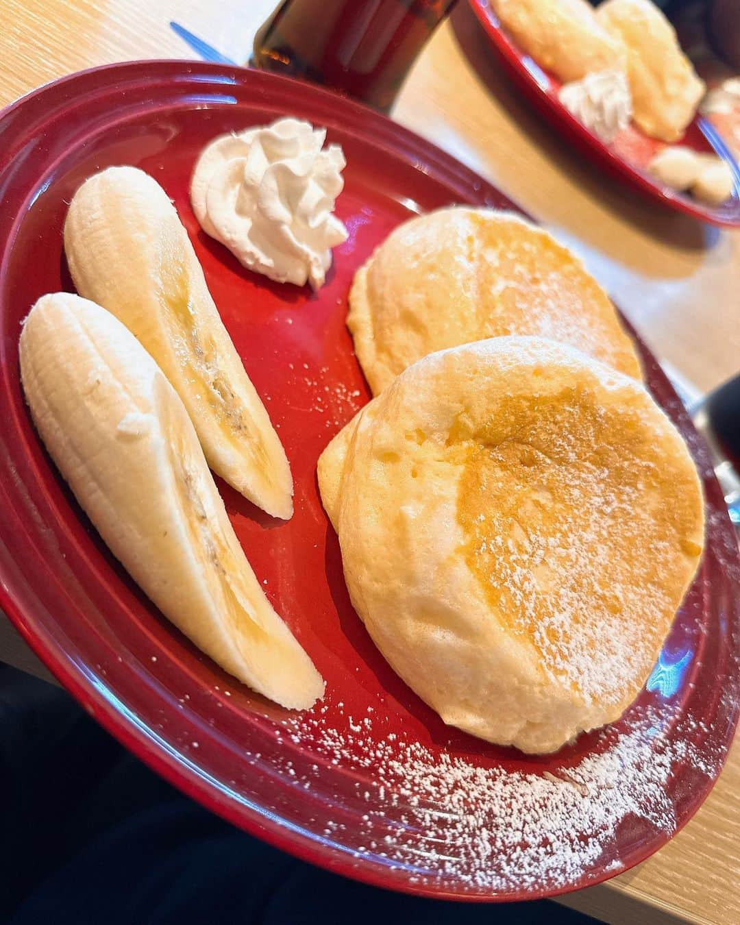 HIROのインスタグラム：「朝カフェ'🥰  店名 むさしの森珈琲 世田谷オークラランド店  住所 東京都世田谷区桜3-24-1   電話番号 03-3706-5310  営業時間 平日: 07:00～22:00 土曜日: 07:00～22:00 日曜・祝日: 07:00～22:00  定休日 なし  #カフェ #カフェ巡り #むさしの森珈琲 #パンケーキ #大都会 #東京 #世田谷区 #朝カフェ」