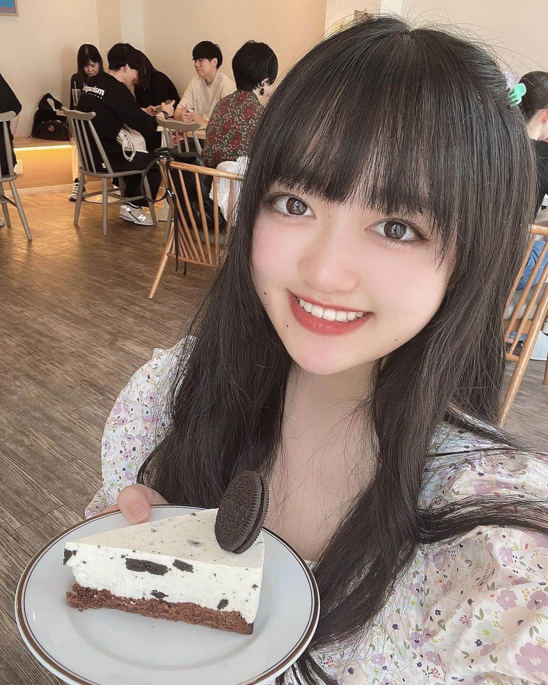 高梨ねねのインスタグラム：「皆様は何ケーキがお好き？   #高梨ねね  #タレント  #アイドル  #モデル  #ケーキ」