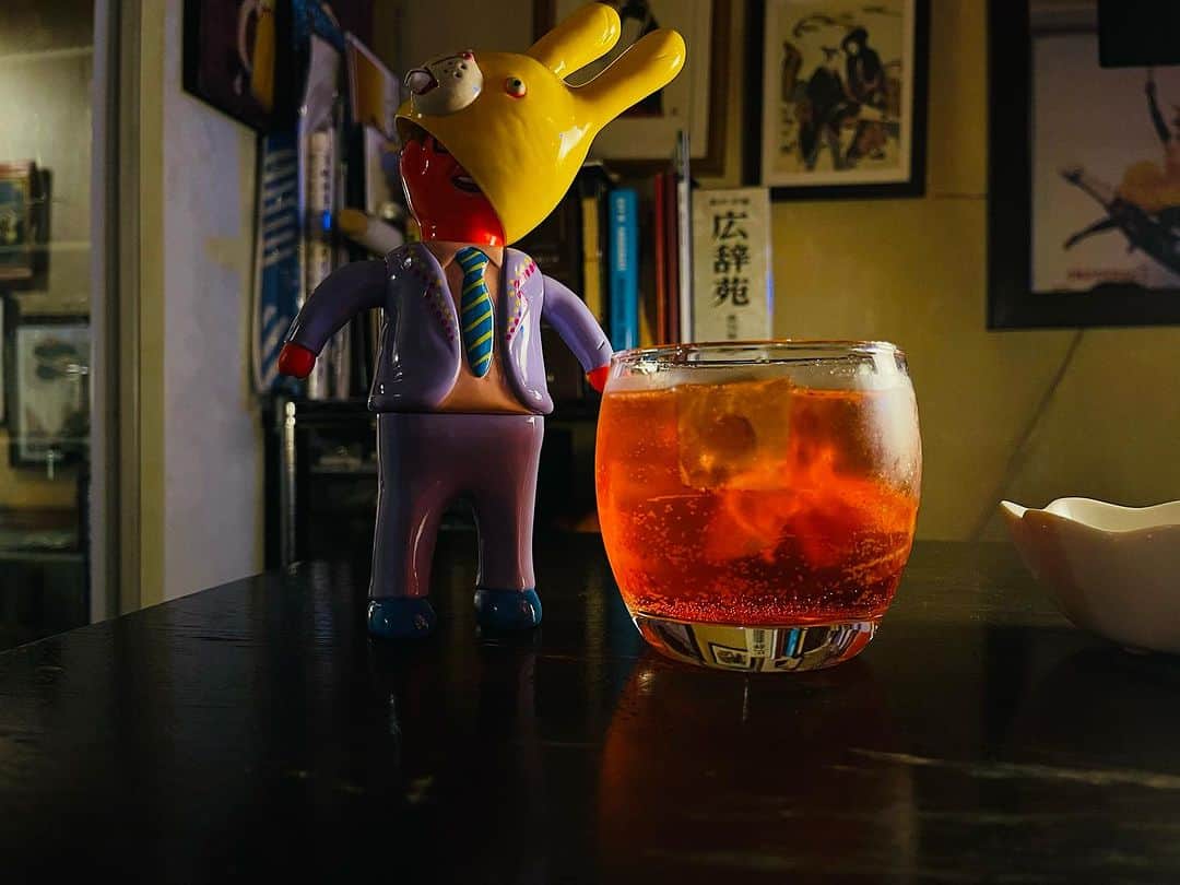 デハラユキノリのインスタグラム：「酒飲みうさぎ #aboutanimals  #satoshiyamamoto  #deharayukinori」